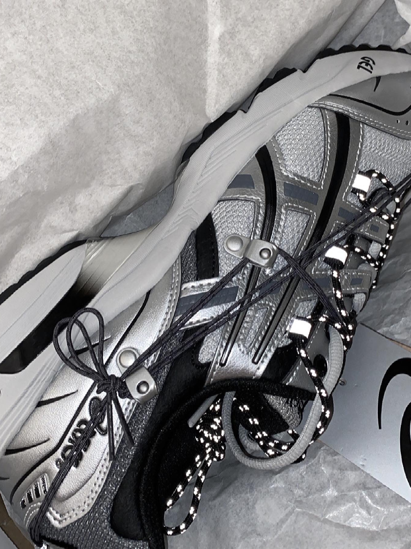 Asics x Andersson Bell Gel-1090 Glacier Grey Silver 착용 스타일 - 3