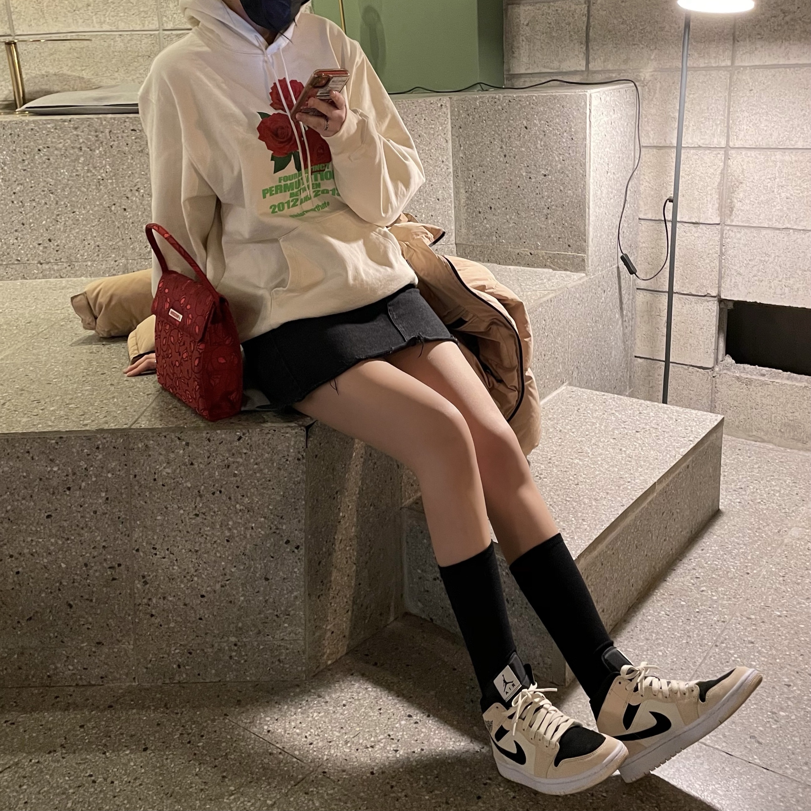 (W) Jordan 1 Mid Barely Orange 착용 스타일
