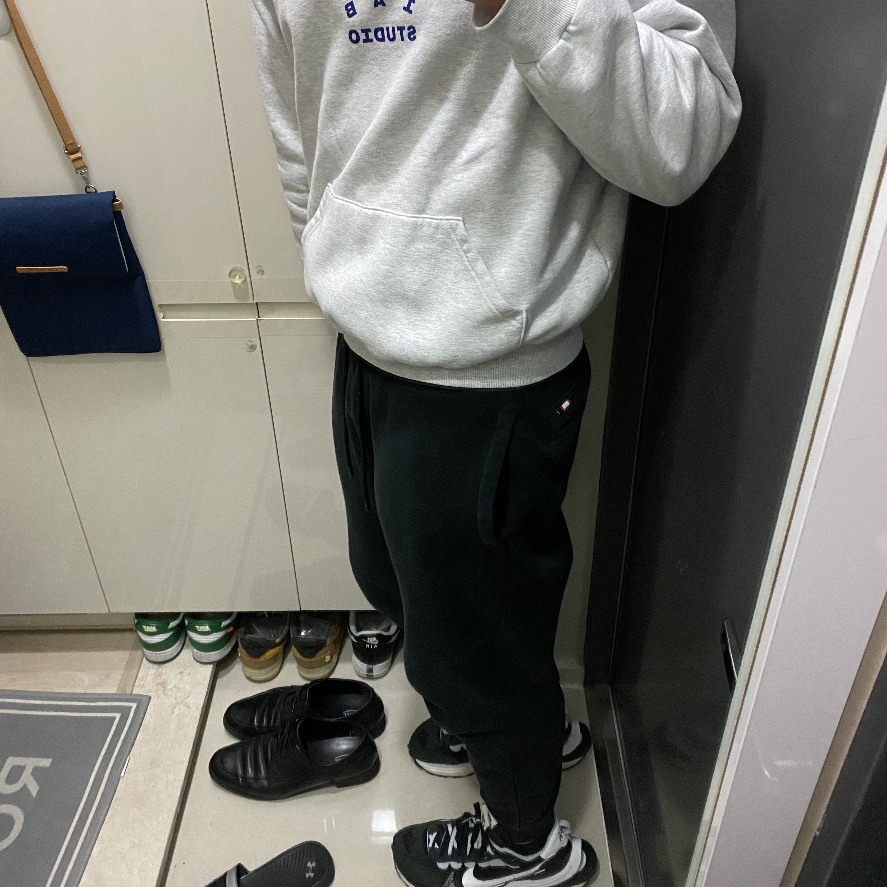 Nike x Sacai VaporWaffle Black White, IAB Studio Half Zip Pullover Light Gray 착용 스타일