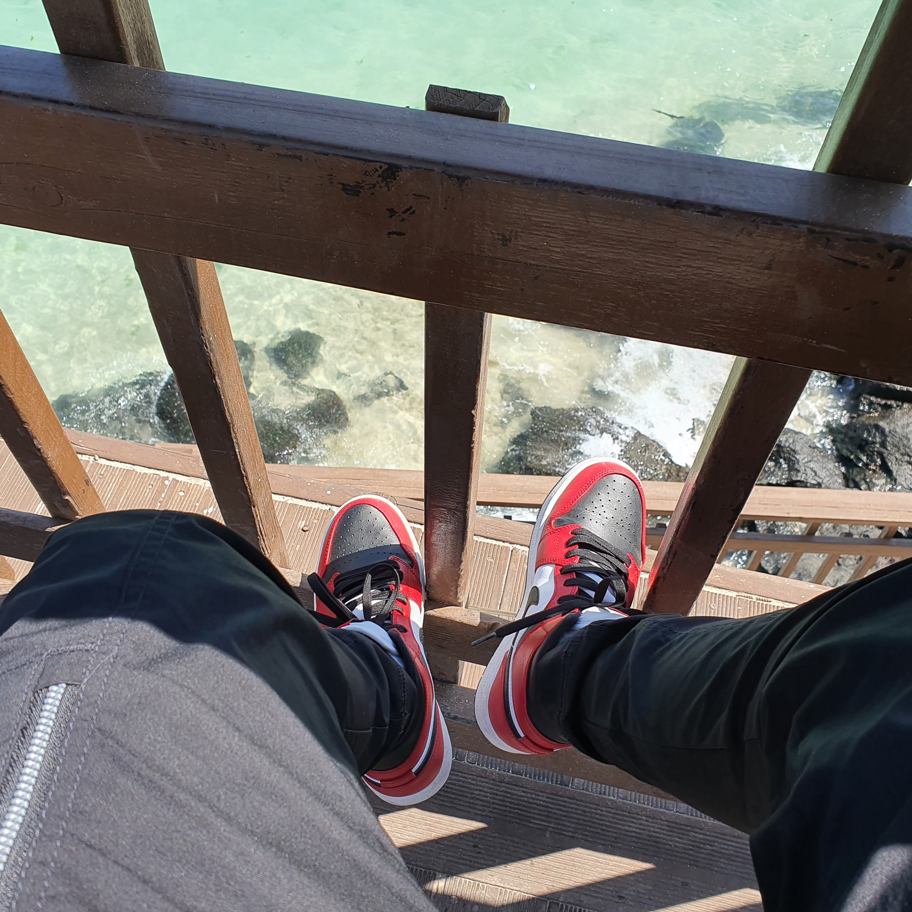 Jordan 1 Mid Chicago Black Toe 착용 스타일