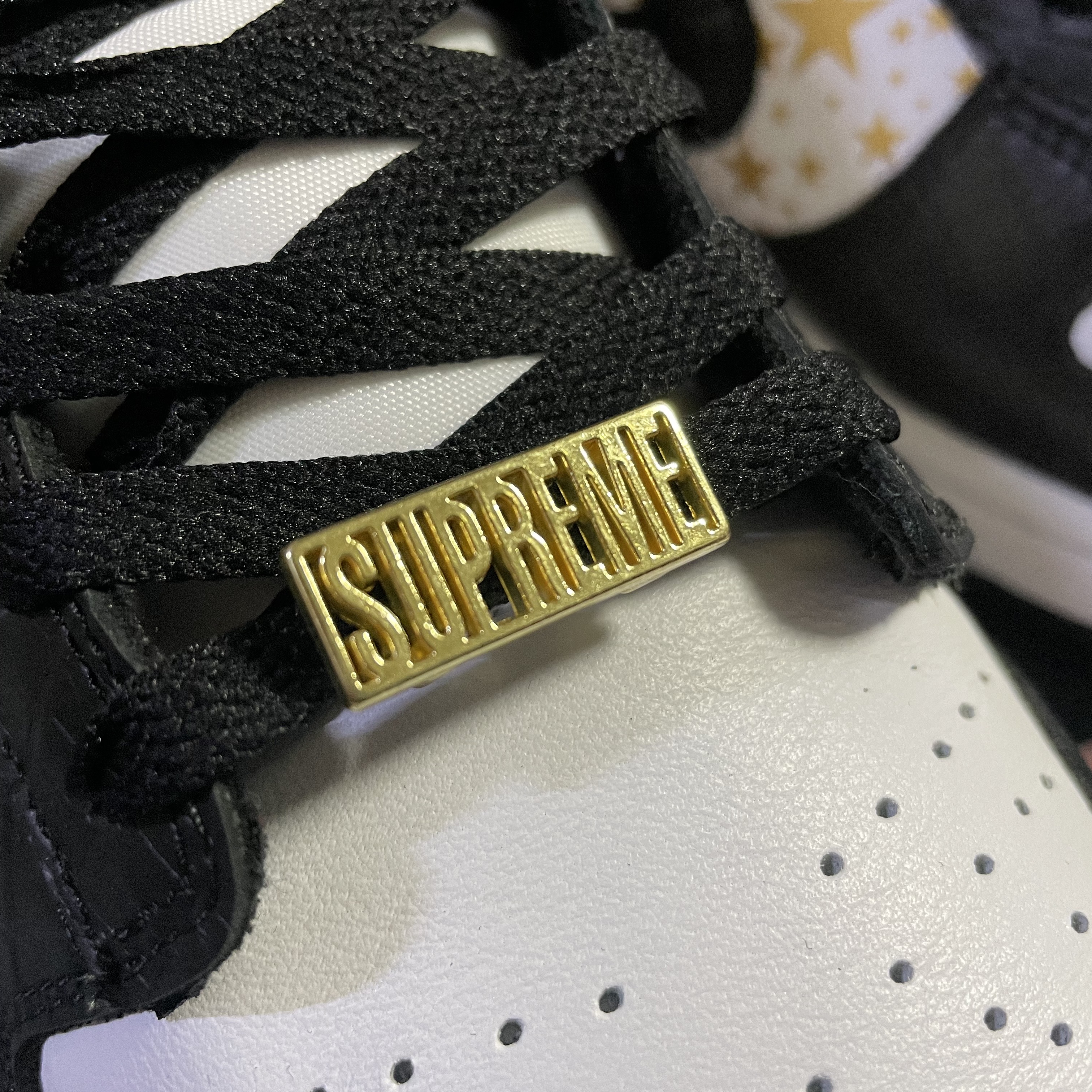 Nike x Supreme SB Dunk Low Black 착용 스타일 - 4
