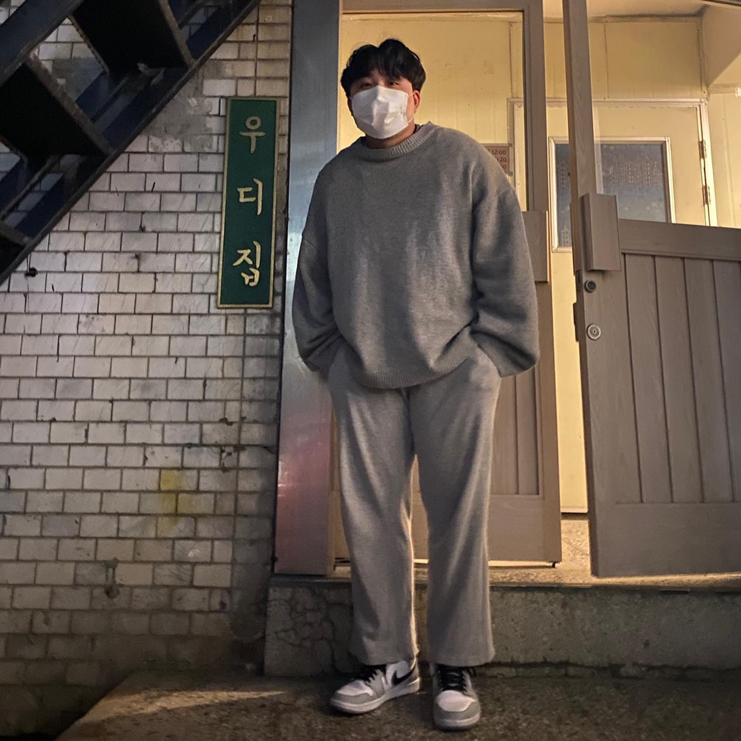 Jordan 1 Mid Light Smoke Grey 착용 스타일
