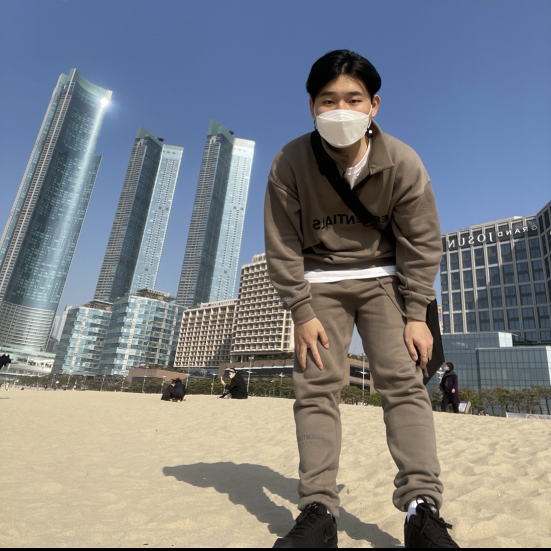 Nike x Stussy Air Force 1 Low Triple Black, Essentials Sweatpants Taupe - 20FW 착용 스타일