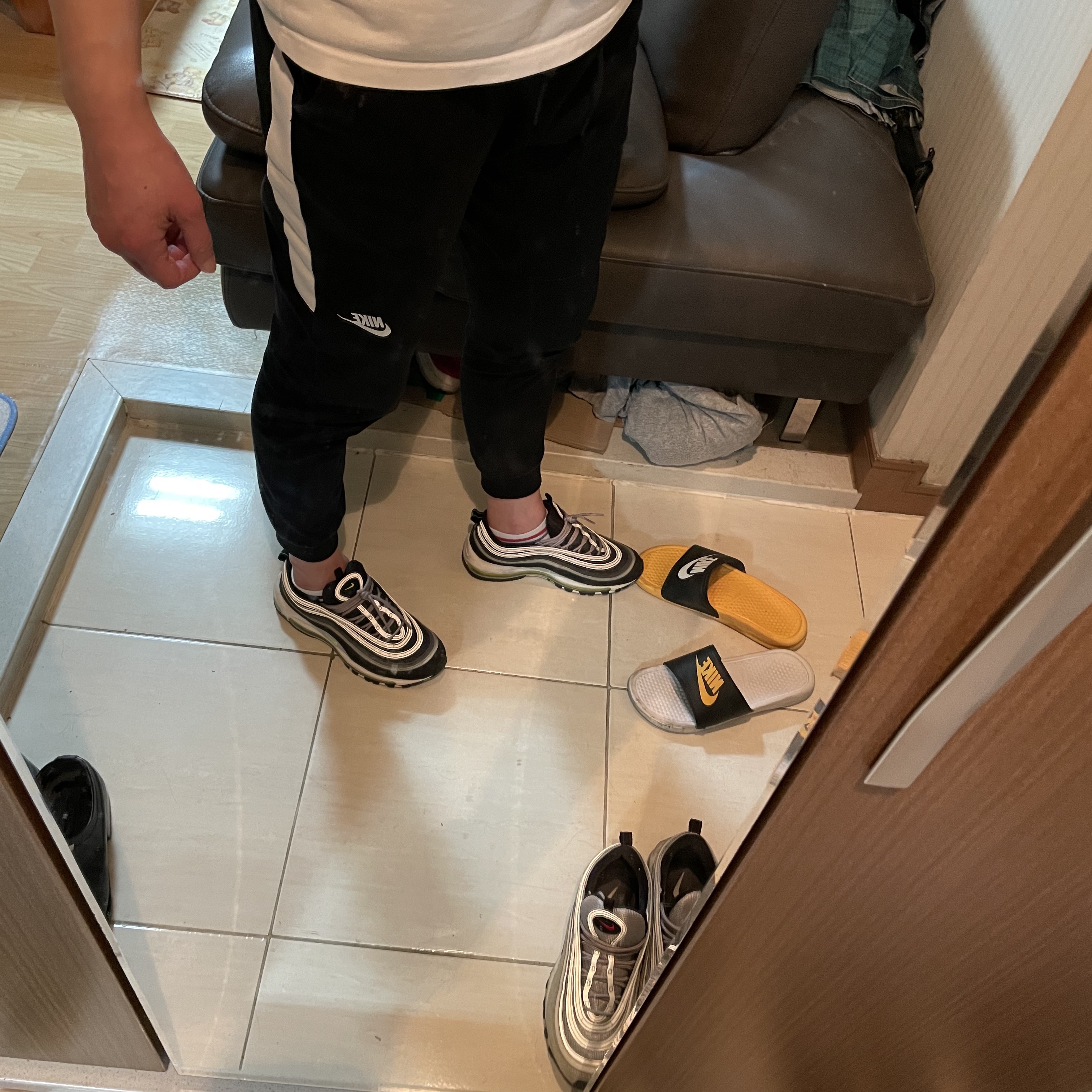 Nike Air Max 97 OG Black Volt Asia 착용 스타일