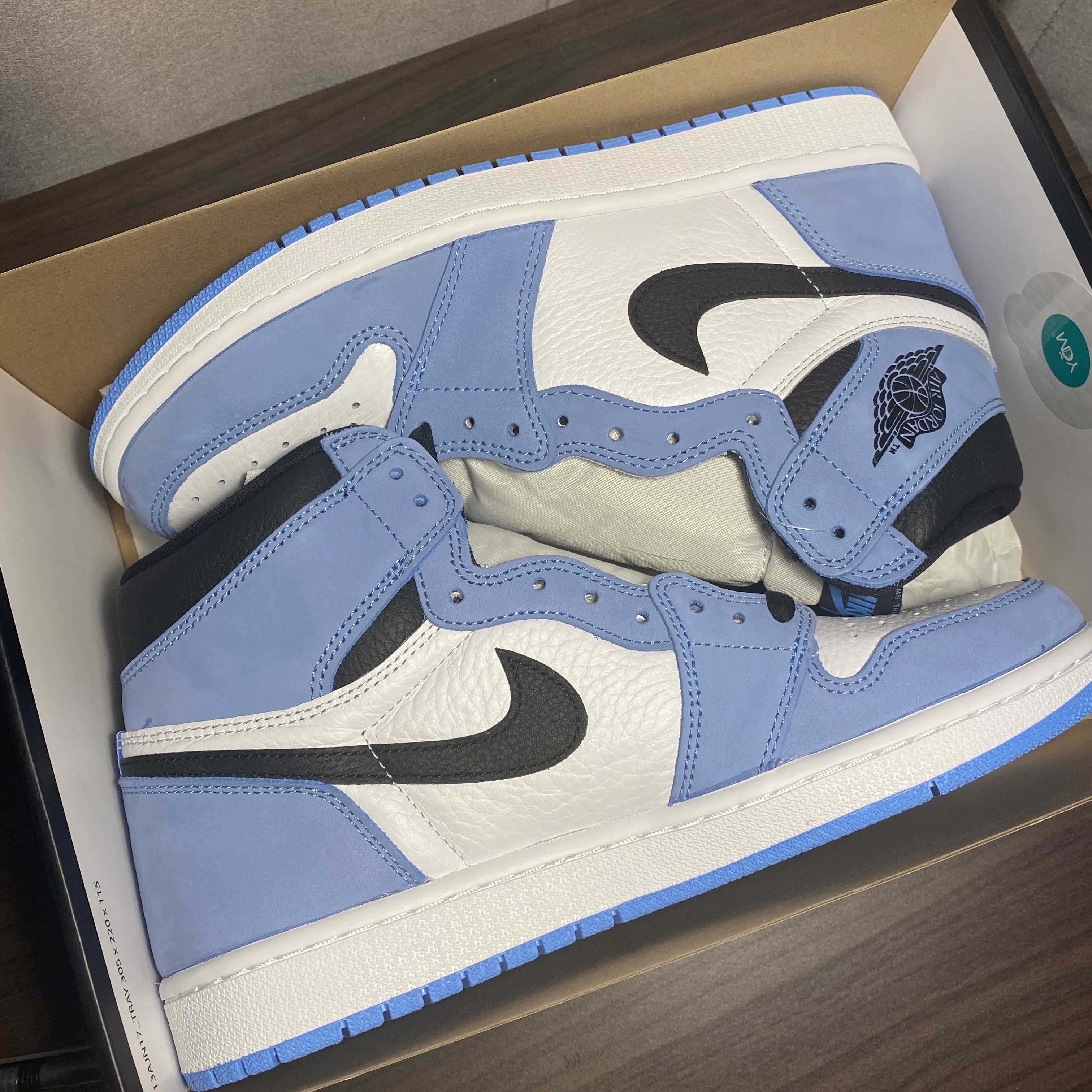 Jordan 1 Retro High OG University Blue 착용 스타일 - 4