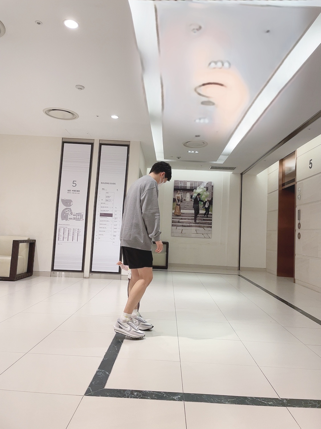 Nike x Sacai LDWaffle Summit White 착용 스타일