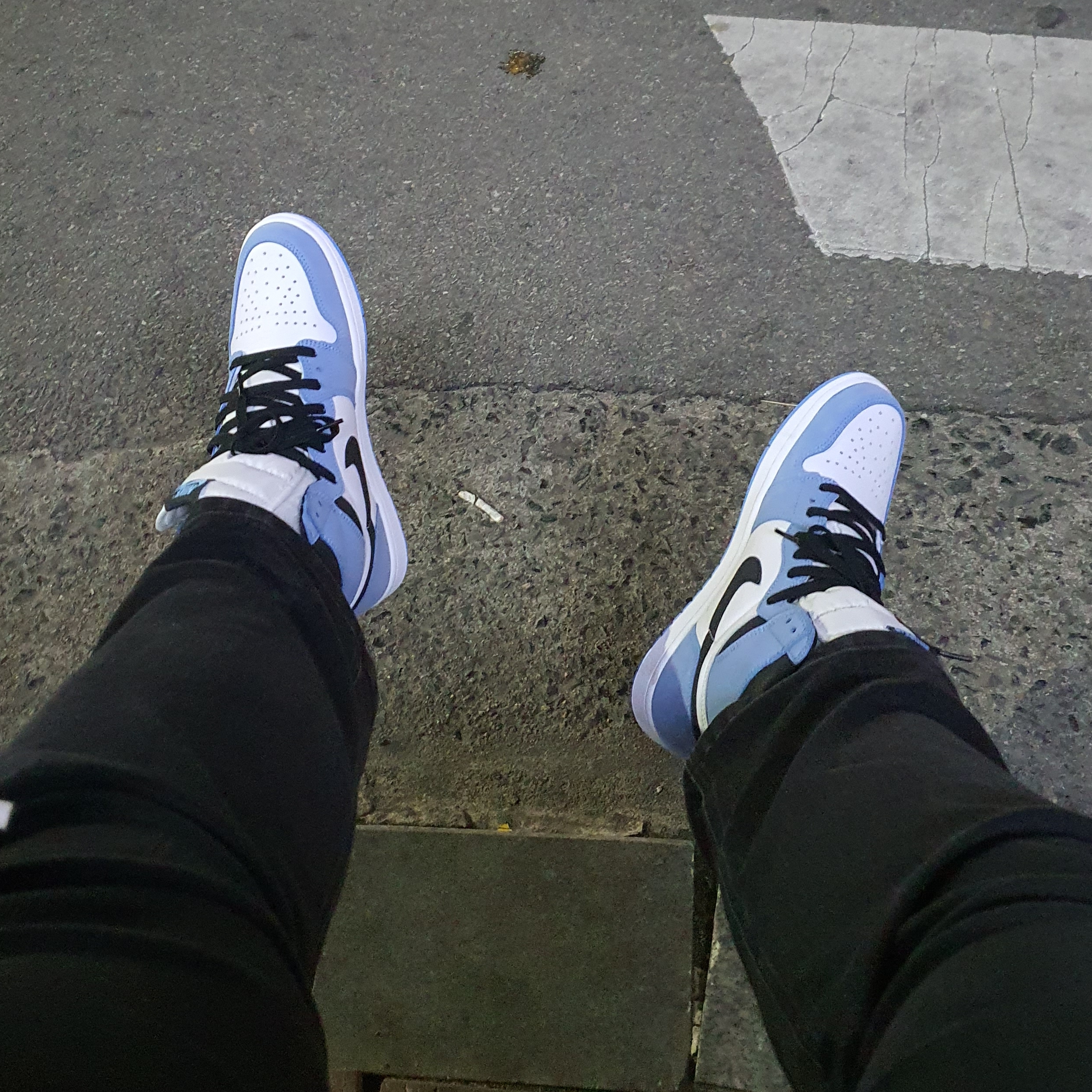 Jordan 1 Retro High OG University Blue 착용 스타일