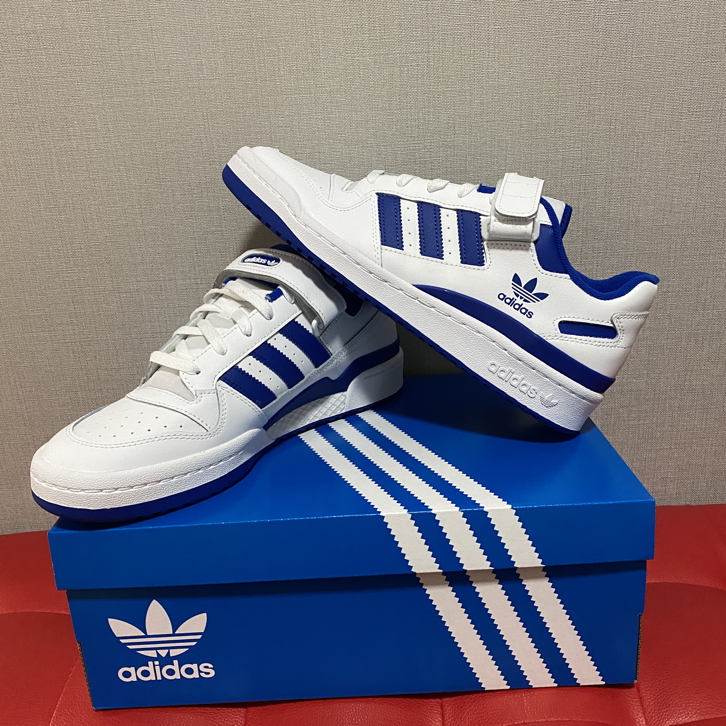 Adidas Forum Low White Royal Blue 착용 스타일 - 1
