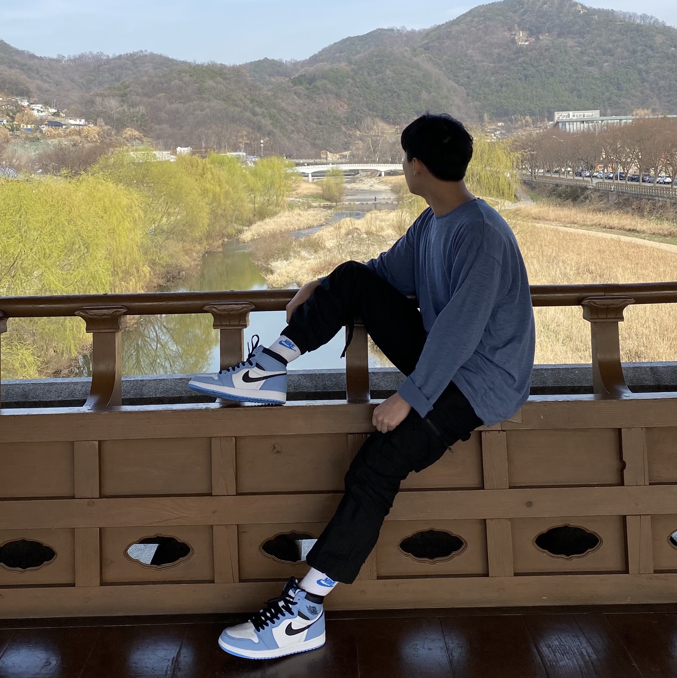 Jordan 1 Retro High OG University Blue 착용 스타일