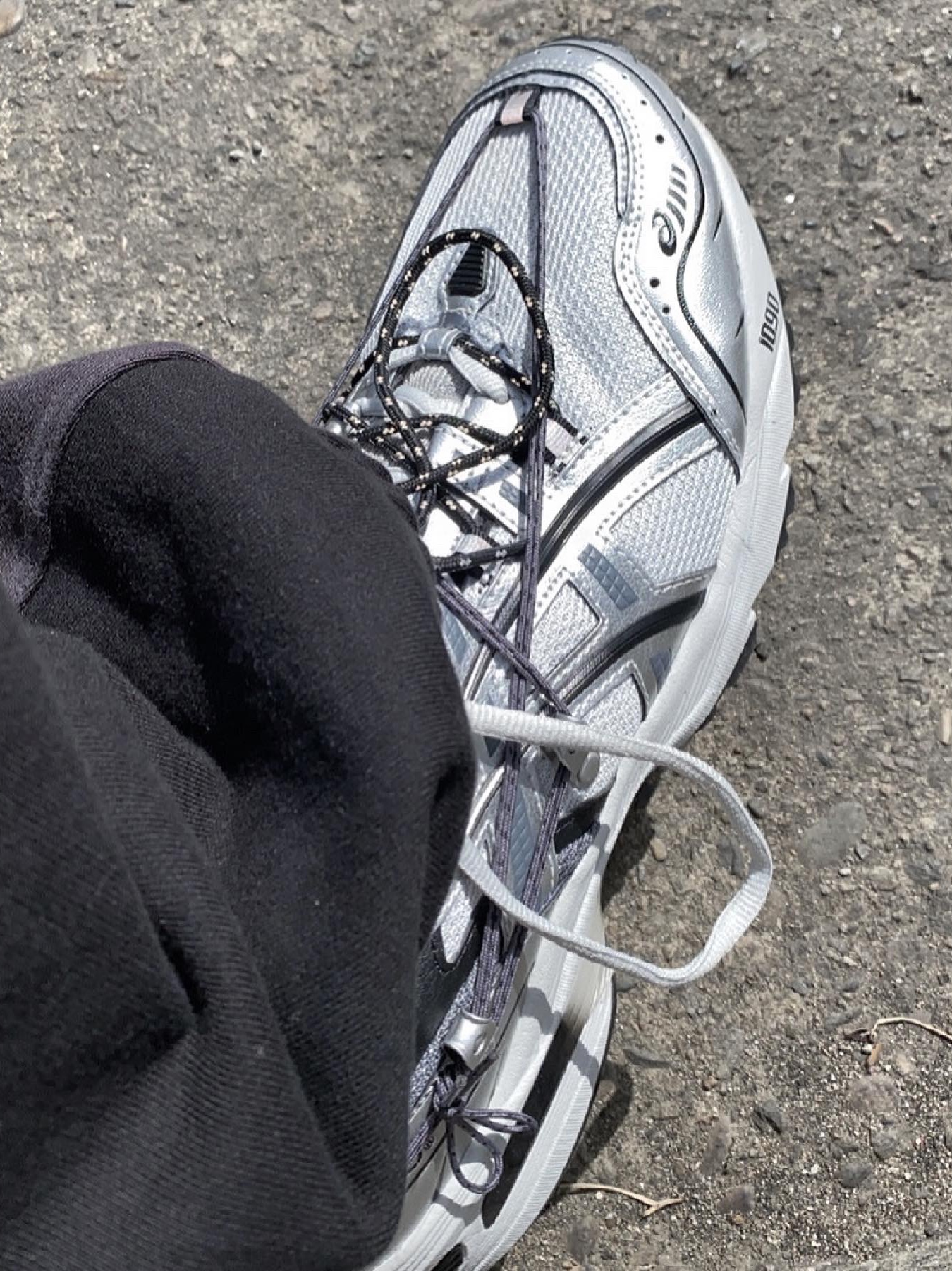 Asics x Andersson Bell Gel-1090 Glacier Grey Silver 착용 스타일 - 2