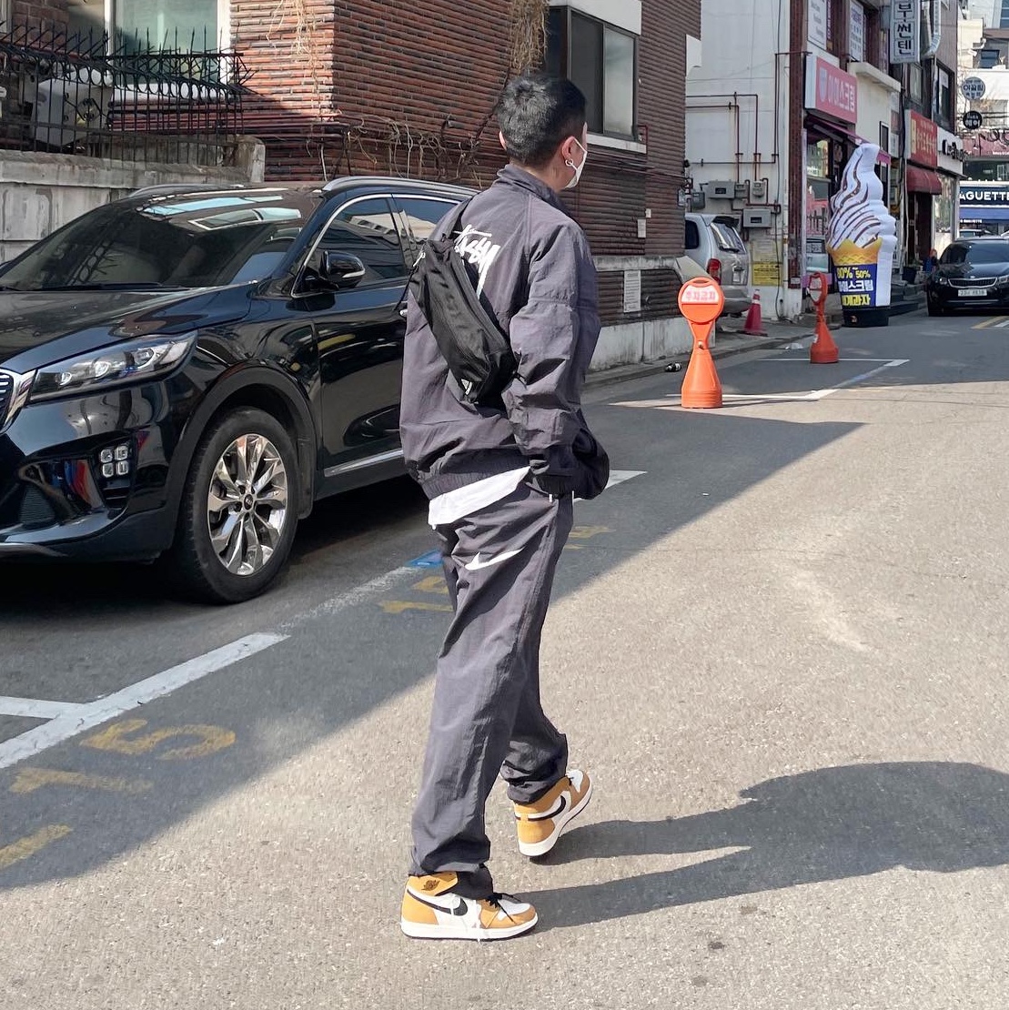 Nike x Stussy Windrunner Jacket Off Noir, Nike x Stussy Beach Pants Off Noir 착용 스타일
