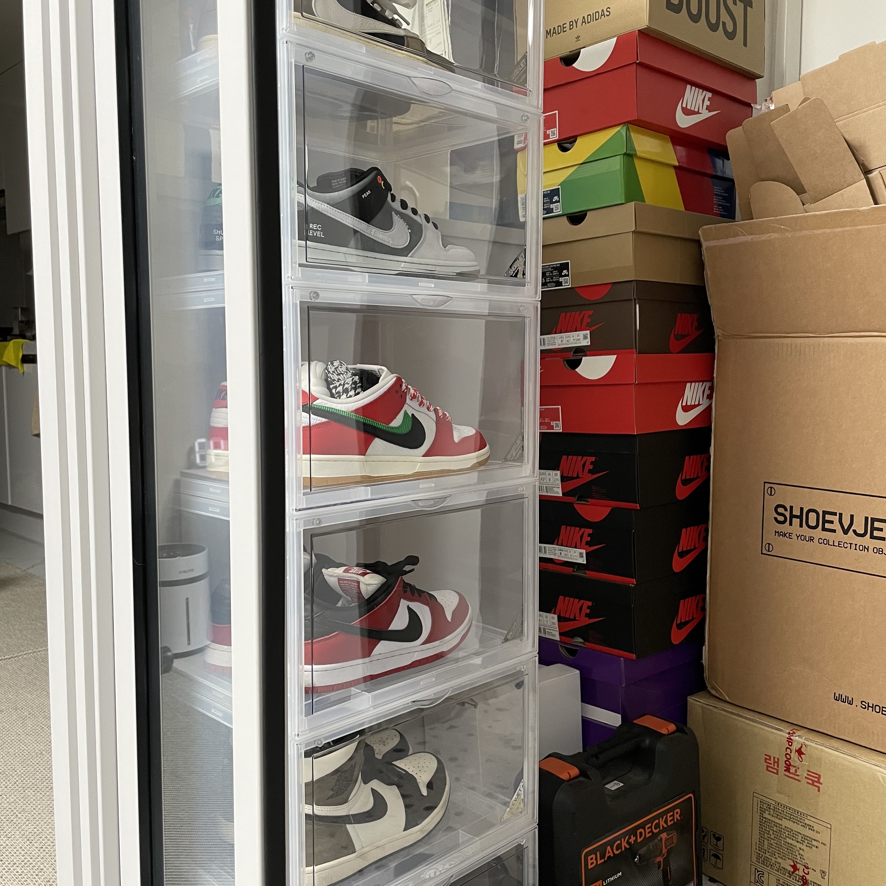 Jordan 1 x Travis Scott Retro Low OG SP Mocha, Nike SB Dunk Low Pro Camcorder 착용 스타일