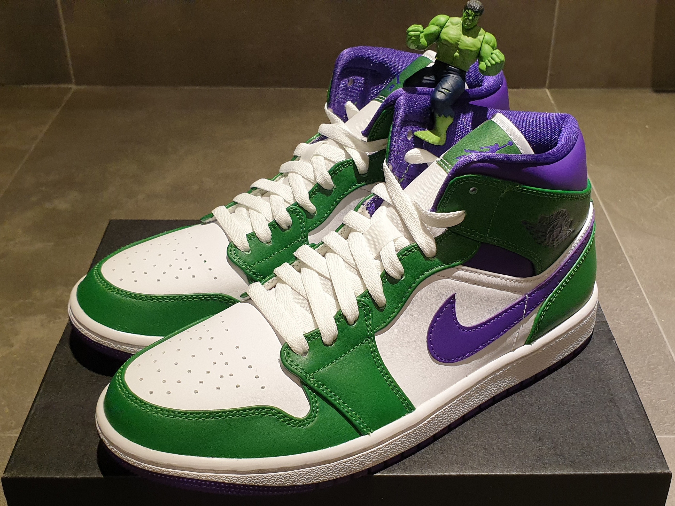 Jordan 1 Mid Incredible Hulk 착용 스타일 - 2