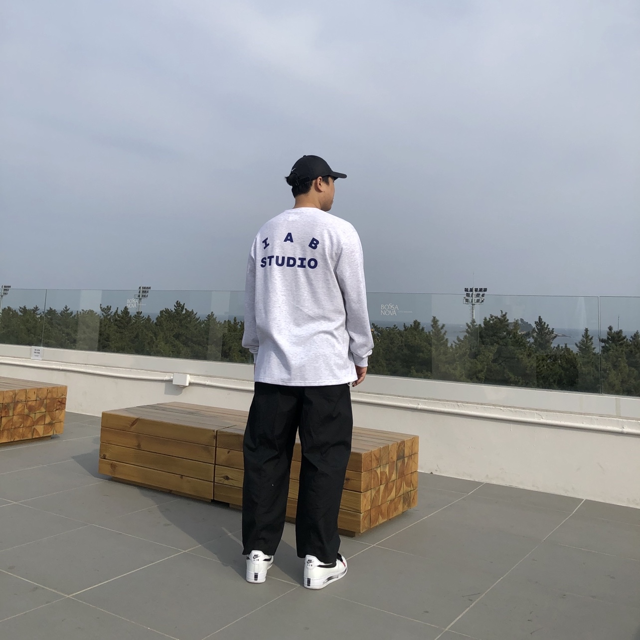 Nike x Peaceminusone Air Force 1 Low Para-Noise 2.0, IAB Studio Long Sleeve Light Gray 착용 스타일 - 2