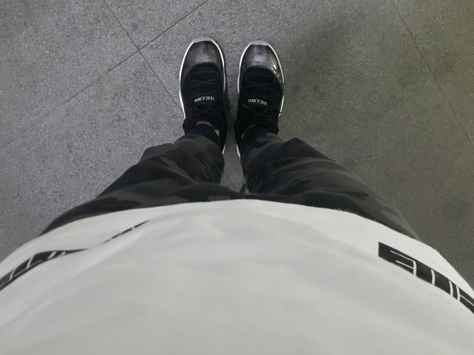 Jordan 11 Retro Low Barons 착용 스타일