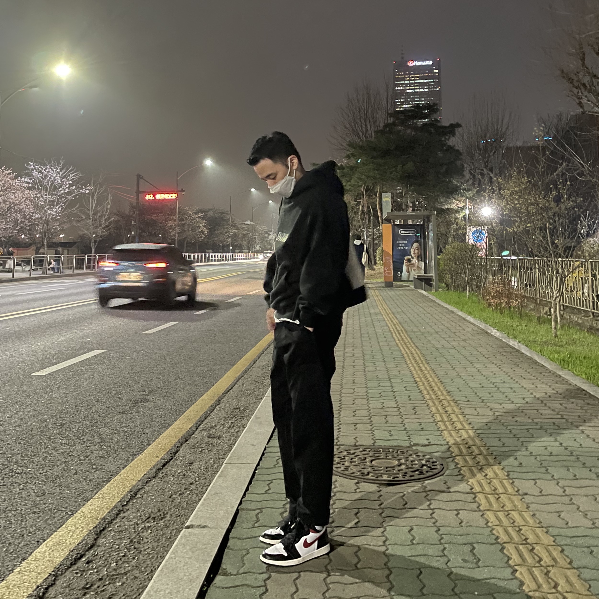 Jordan 1 Retro High OG Gym Red, Essentials 3D Silicon Applique Pullover Hoodie Dark Slate/Black 2020 착용 스타일