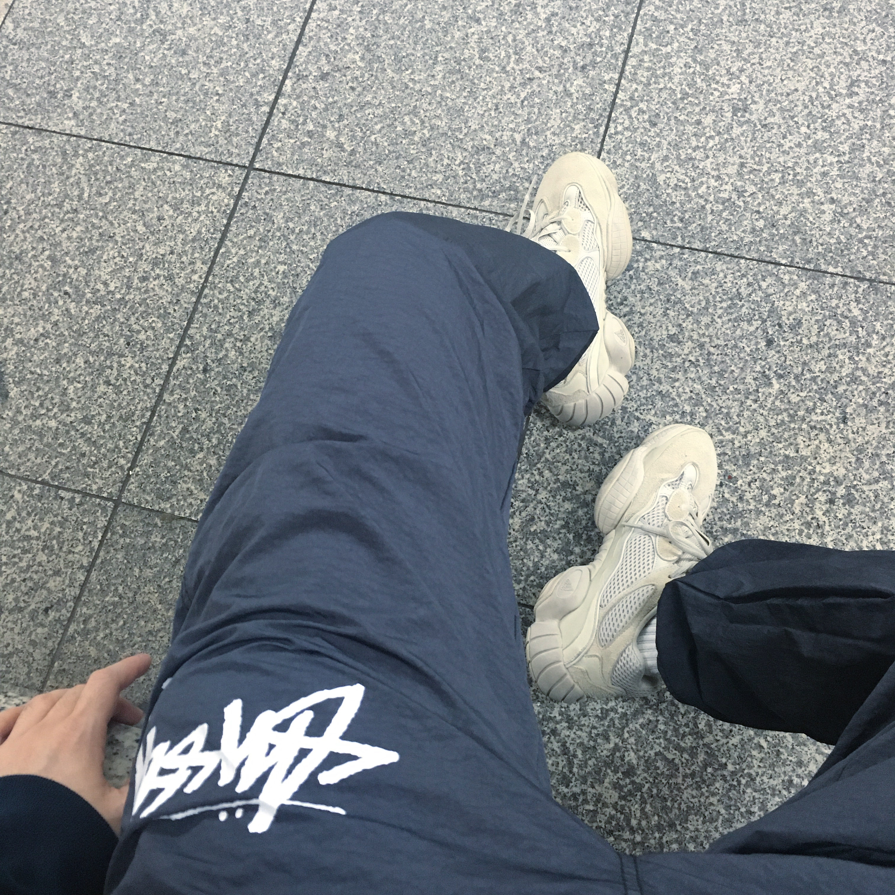 Adidas Yeezy 500 Blush 2018, Nike x Stussy Beach Pants Off Noir 착용 스타일