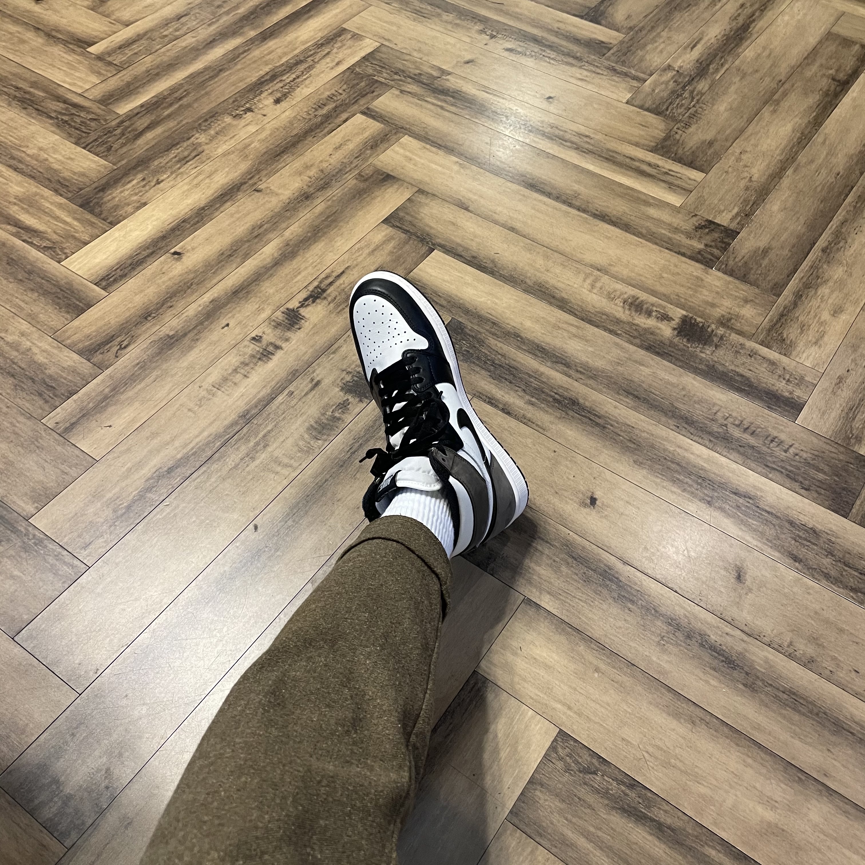 Jordan 1 Retro High OG Black Mocha 착용 스타일