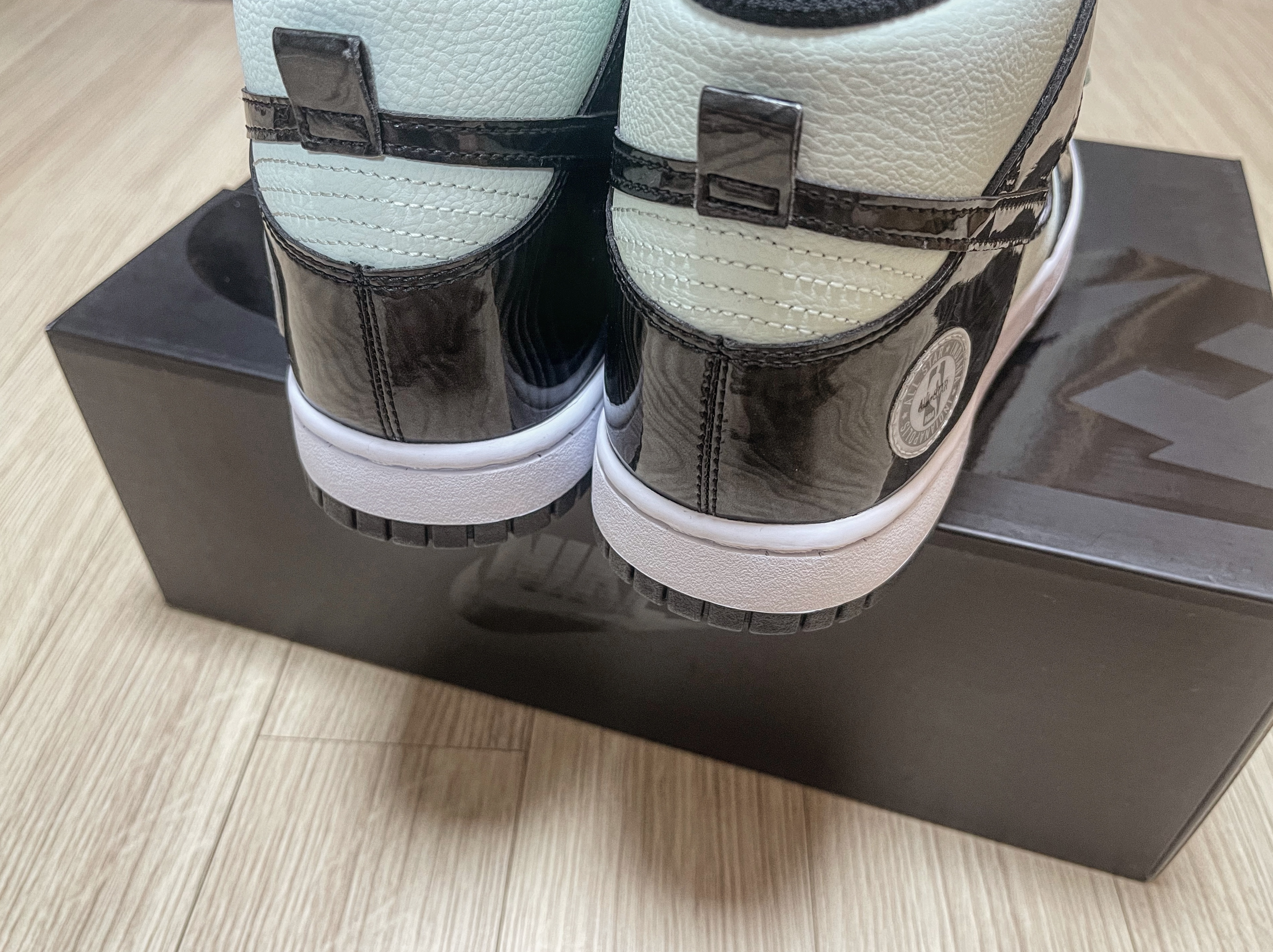 Nike Dunk High Barely Green 착용 스타일 - 2