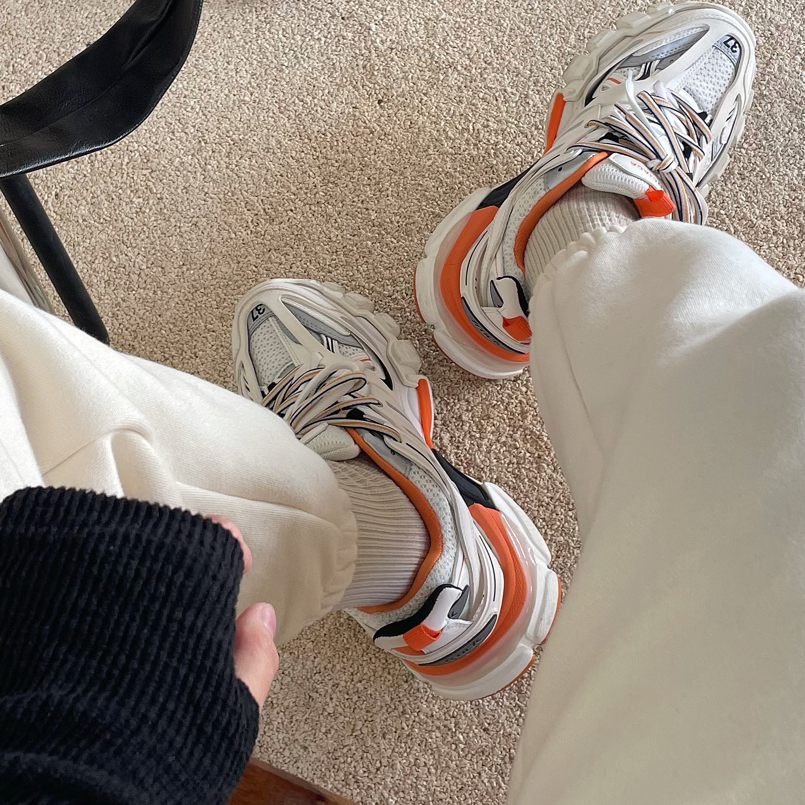 (W) Balenciaga Track Sneakers White Orange 착용 스타일