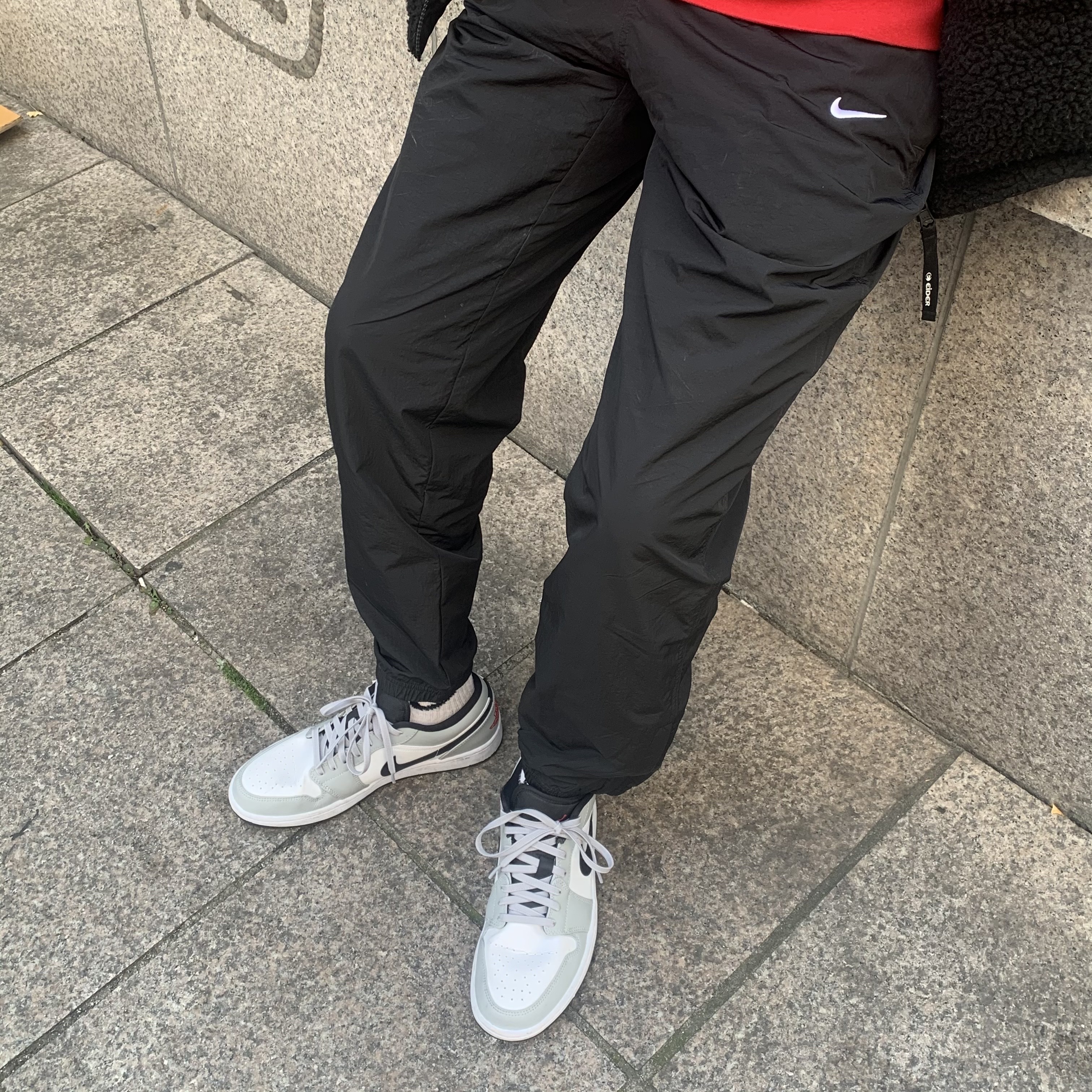Nike M NRG Track Pants Black, Jordan 1 Low Light Smoke Grey 착용 스타일