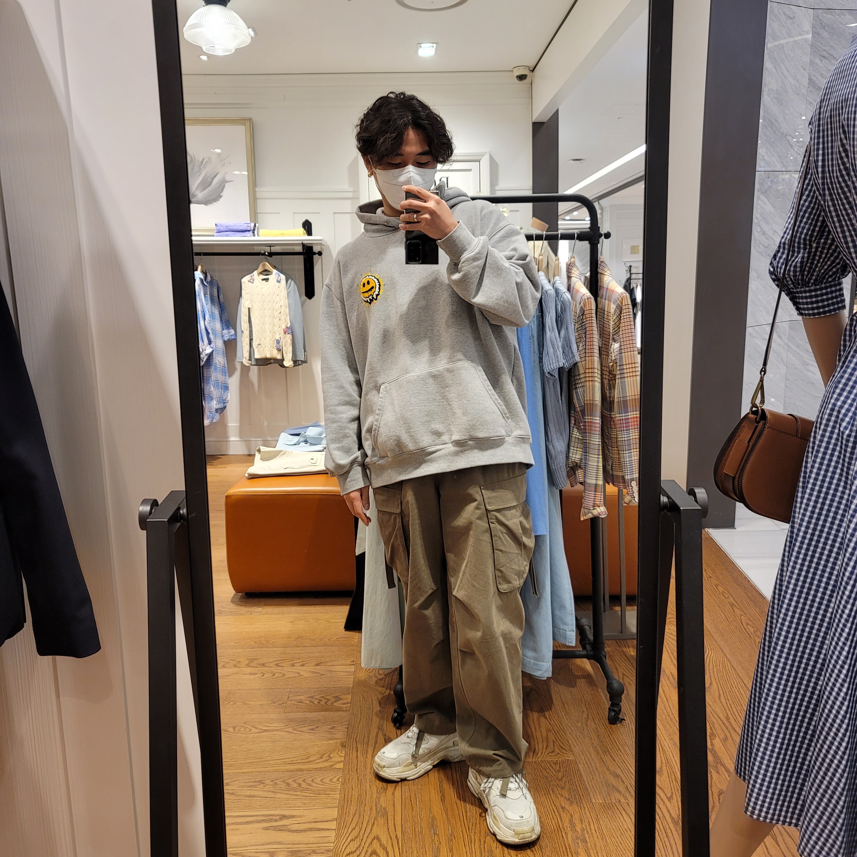 Balenciaga Triple S Sneakers White Tan 2020 착용 스타일