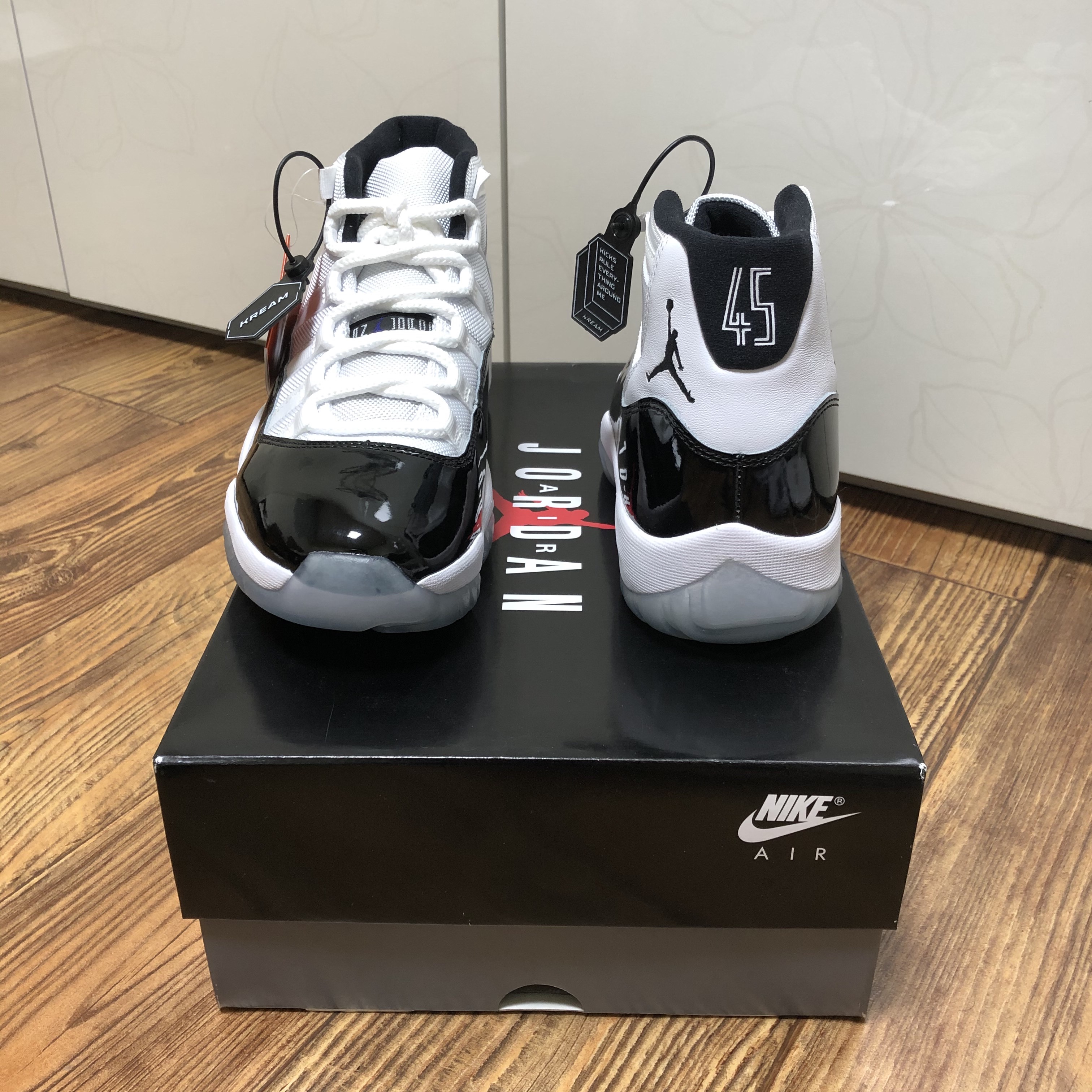 Jordan 11 Retro Concord 2018 착용 스타일 - 2