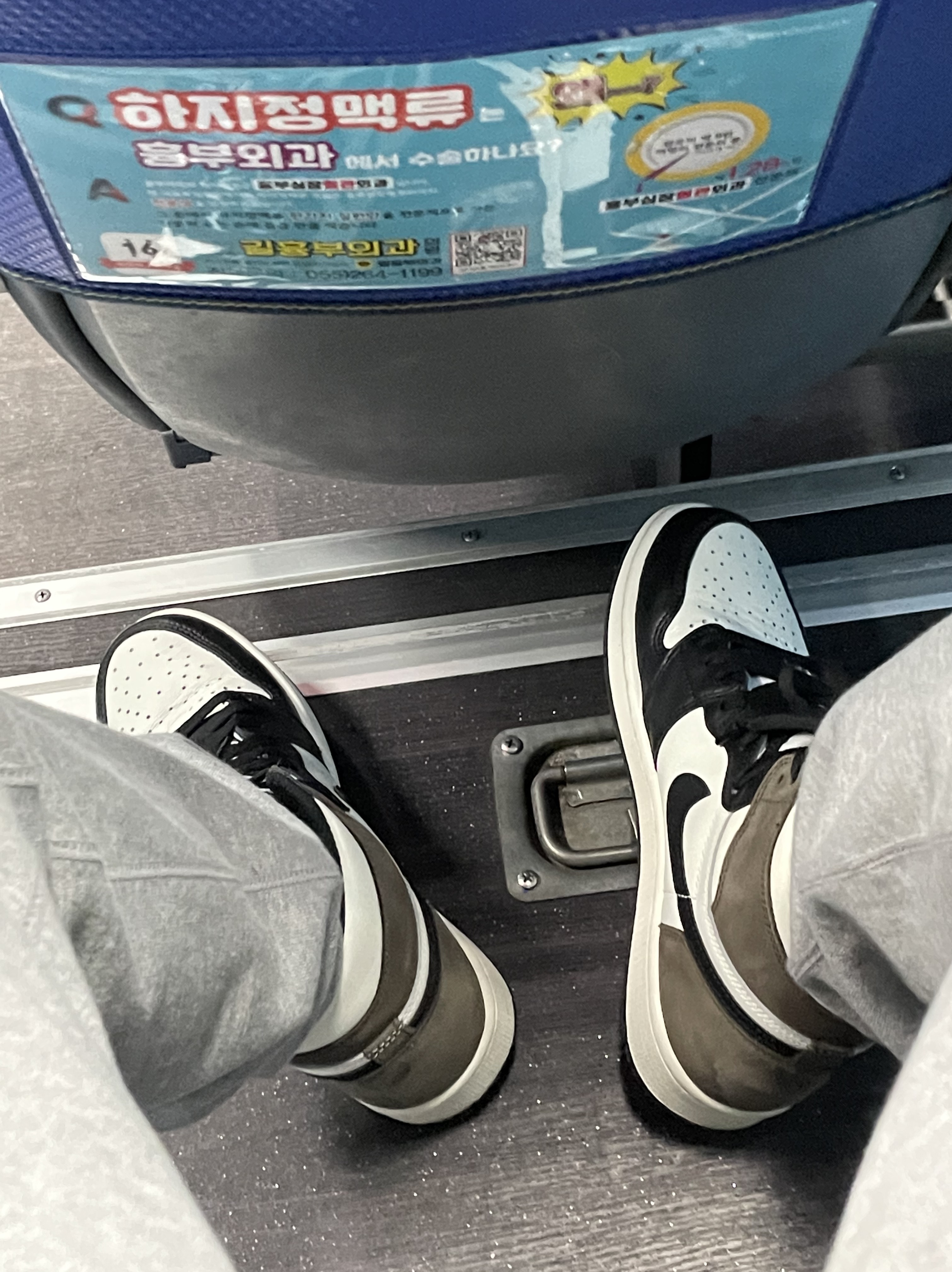 Jordan 1 Retro High OG Black Mocha 착용 스타일