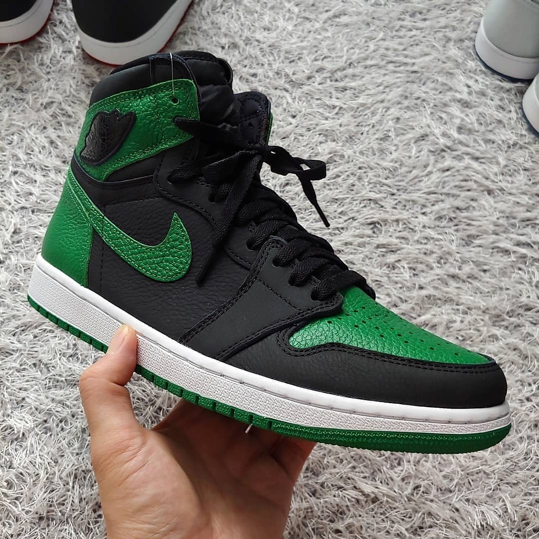 Jordan 1 Retro High OG Pine Green Black 착용 스타일 - 1