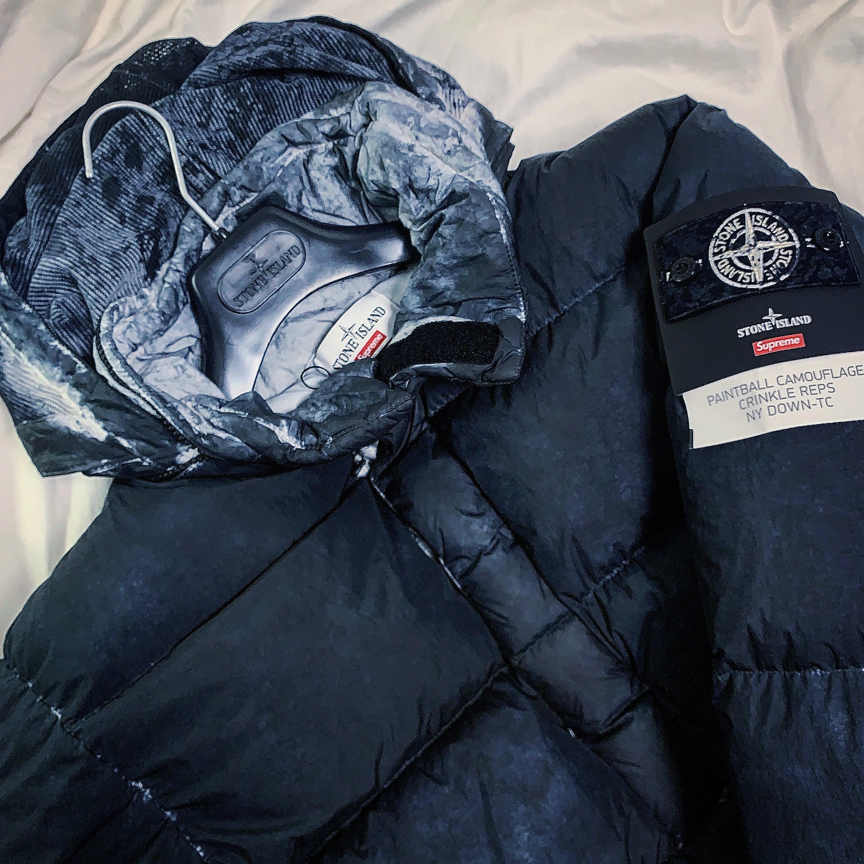 Supreme x Stone Island Painted Camo Crinkle Down Jacket Black - 20FW 착용 스타일