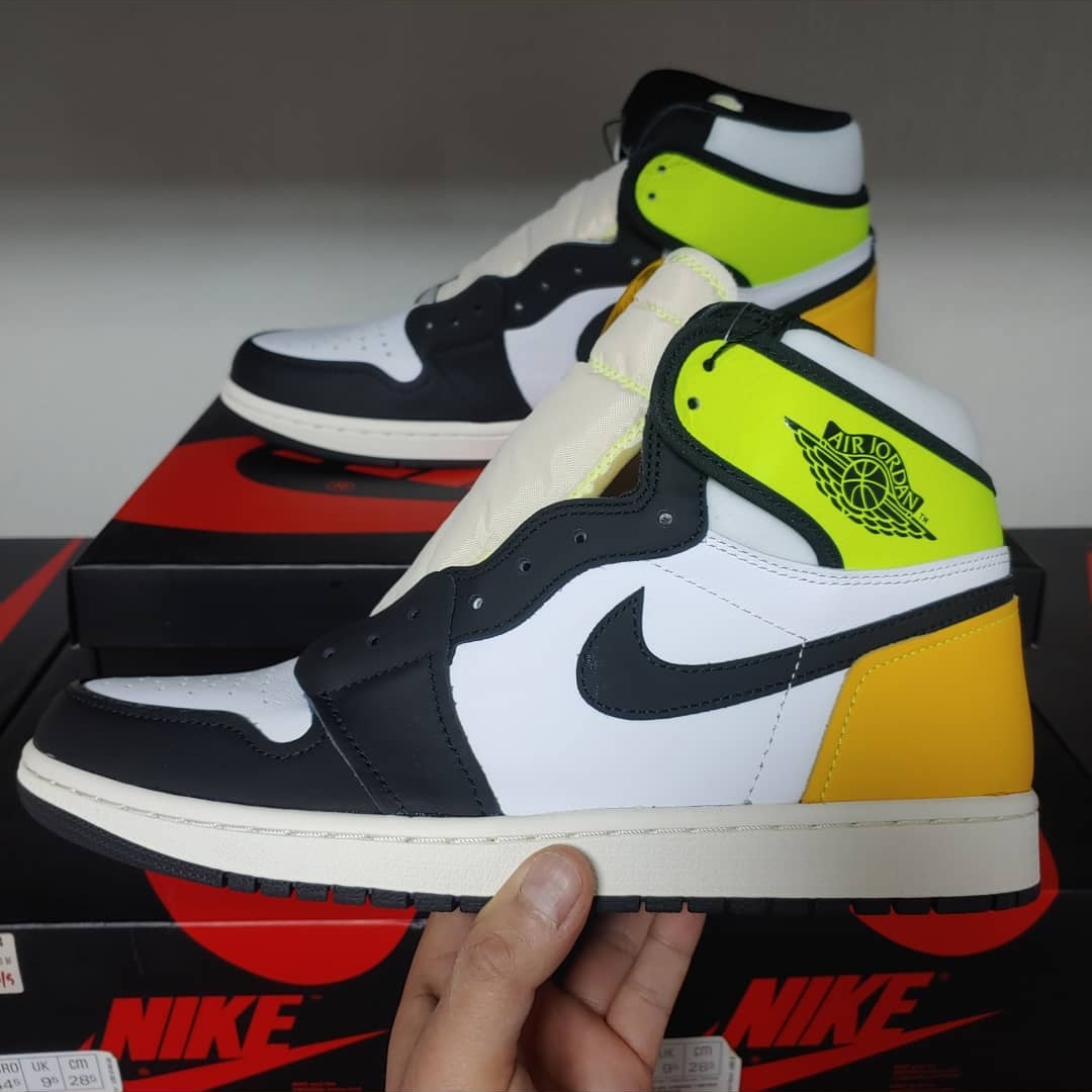 Jordan 1 Retro High OG Volt Gold 착용 스타일