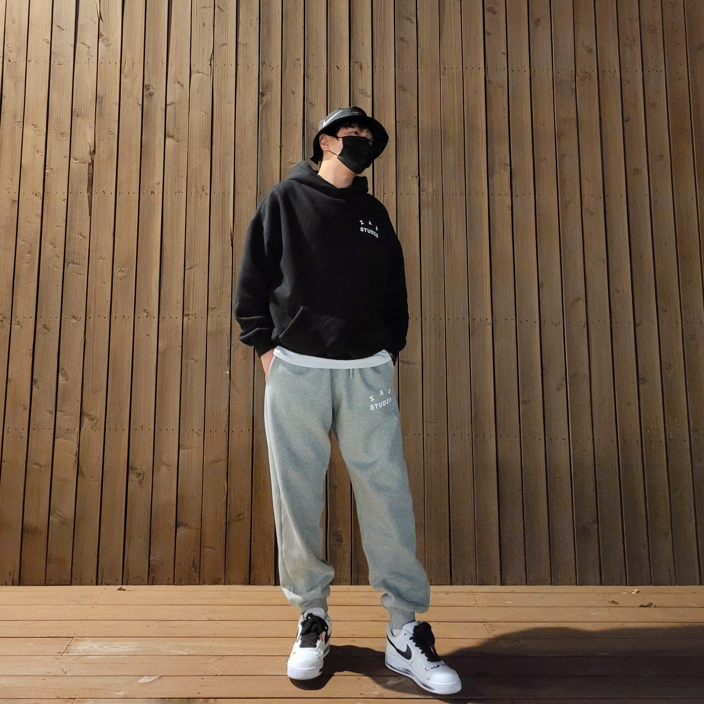 Nike x Peaceminusone Air Force 1 Low Para-Noise 2.0, IAB Studio Hoodie Black White 착용 스타일