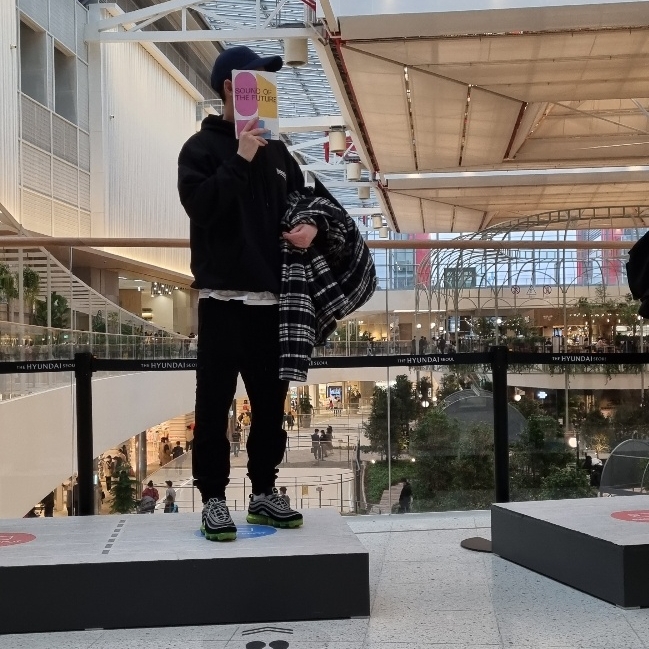 Nike Air VaporMax 97 Black Volt 착용 스타일