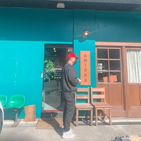 Essentials Sweatpants Dark Slate/Black 2020, Essentials 3D Silicon Applique Crewneck Dark Slate/Black 2020 착용 스타일 - 2