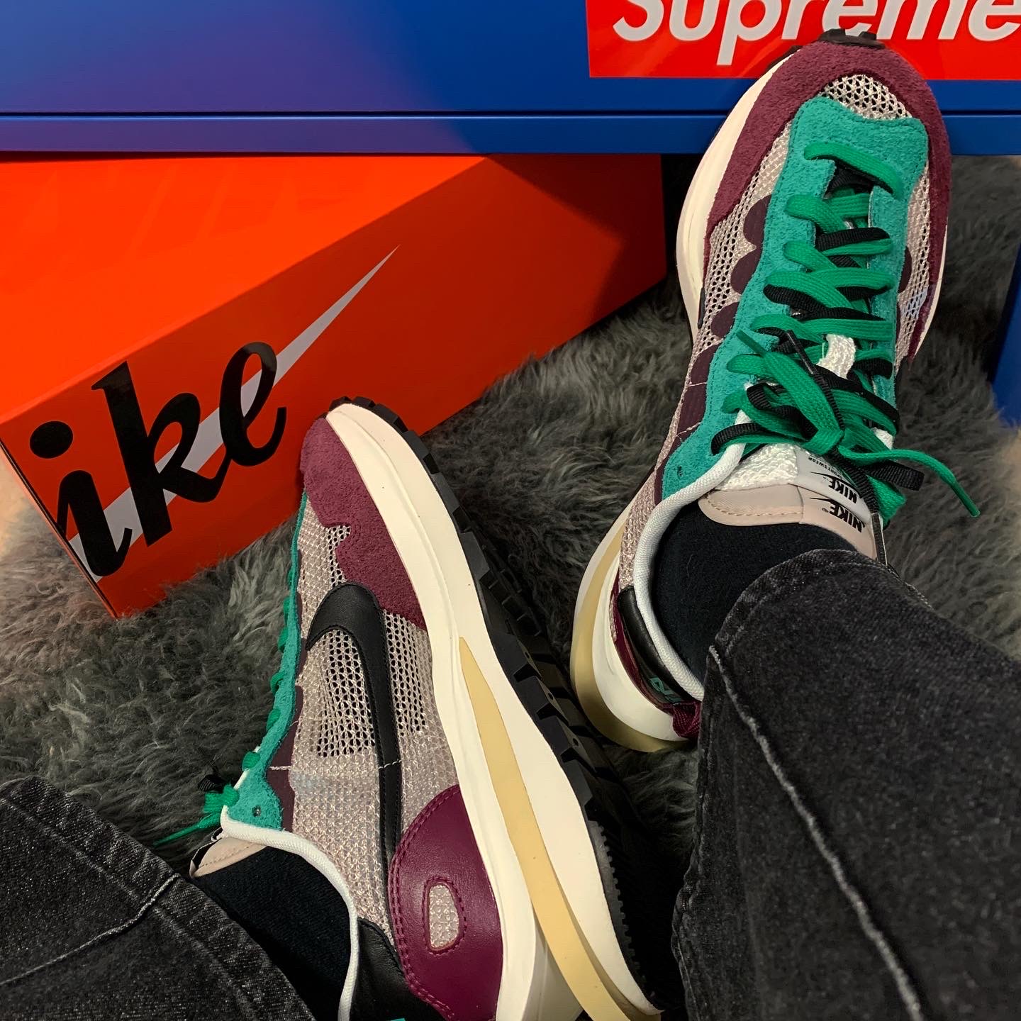 Nike x Sacai VaporWaffle String & Black Villain Red 착용 스타일