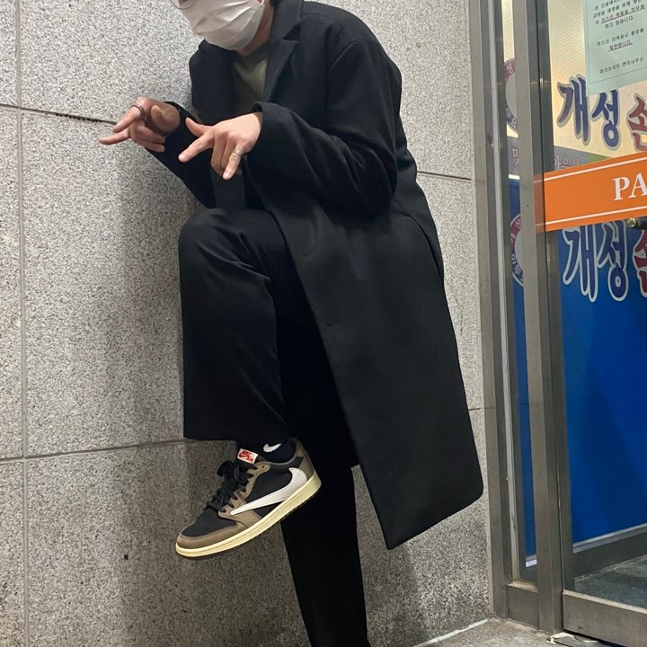 Jordan 1 x Travis Scott Retro Low OG SP Mocha 착용 스타일