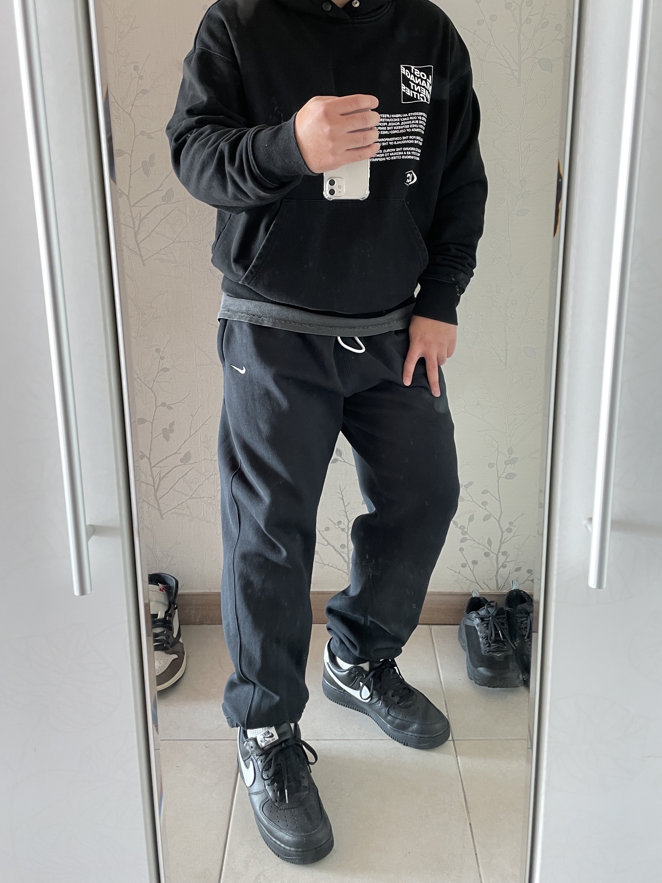 Nike Air Force 1 Low QS Black White 착용 스타일