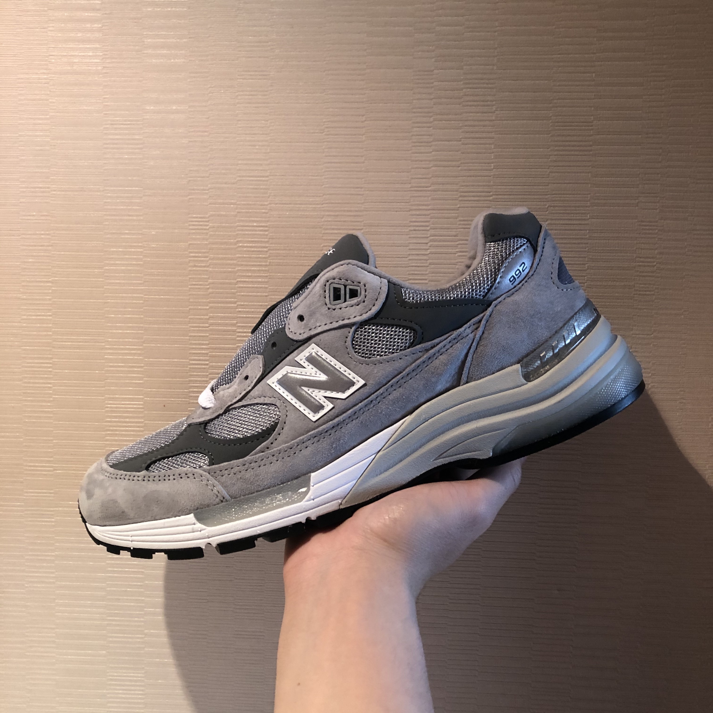 New Balance 992 Made in USA Grey - D Standard 착용 스타일