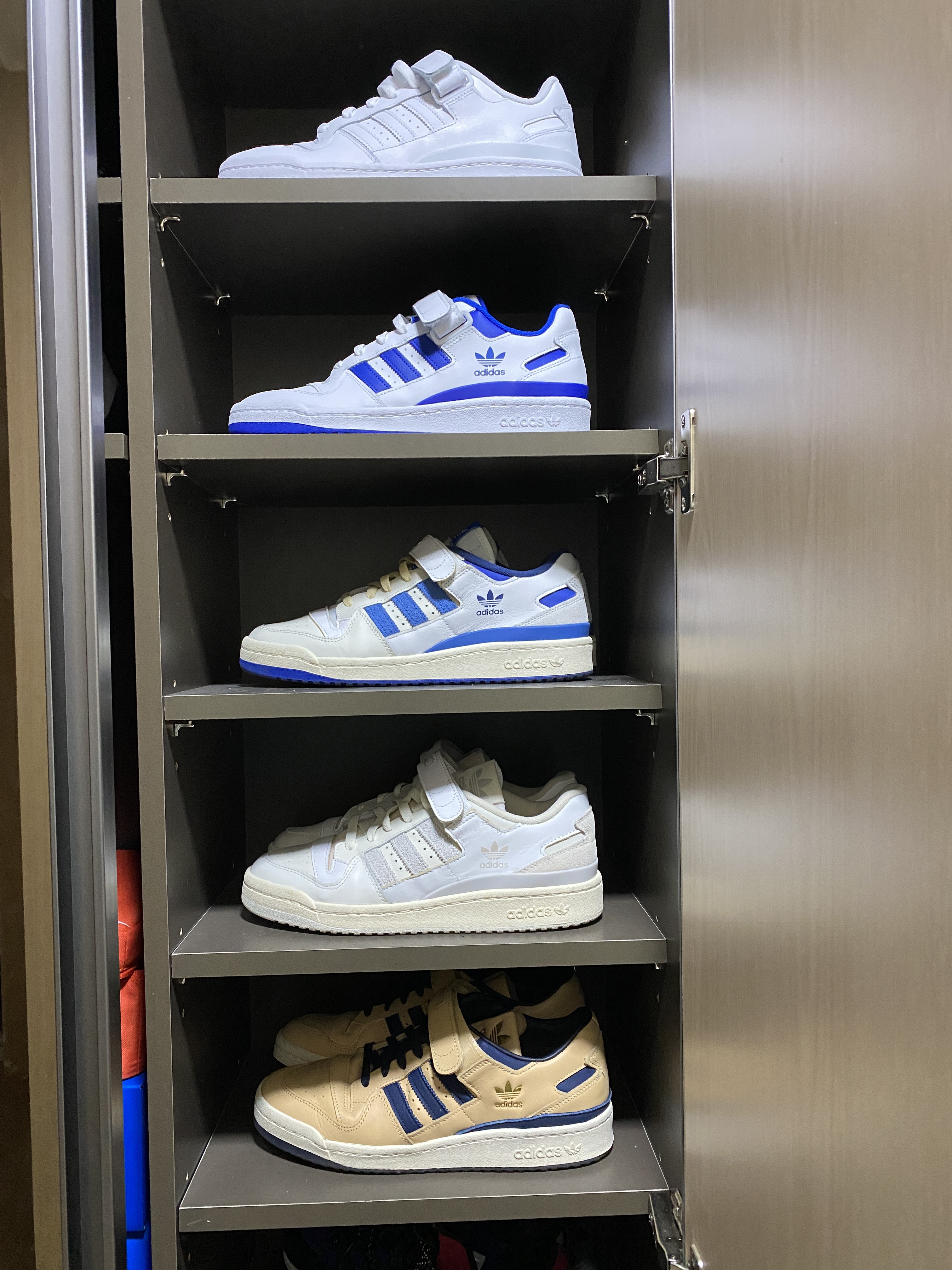 Adidas Forum Low Triple White, Adidas Forum Low White Royal Blue 착용 스타일