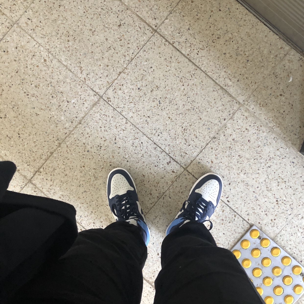 Jordan 1 Retro High Obsidian UNC 착용 스타일