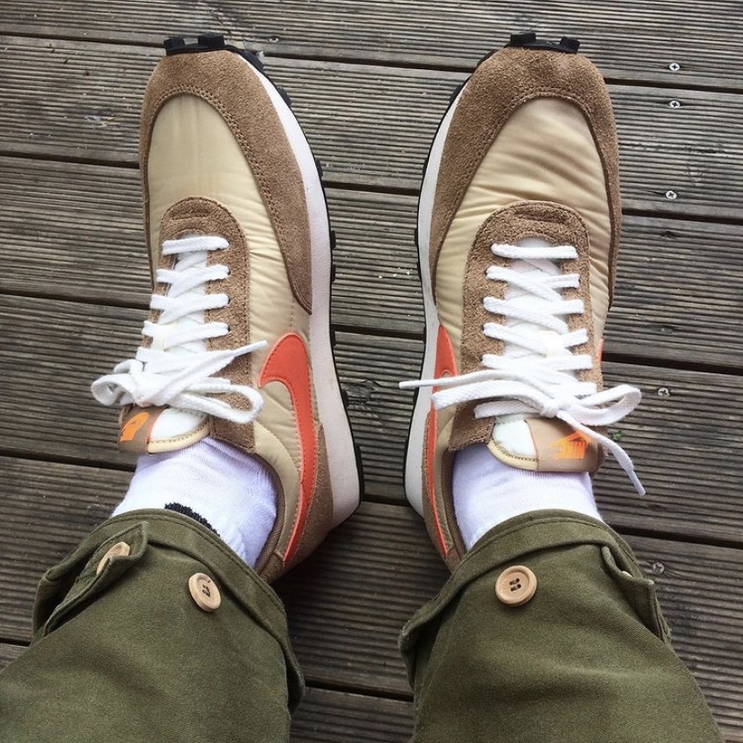 Nike Daybreak SP Vegas Gold College Orange 착용 스타일