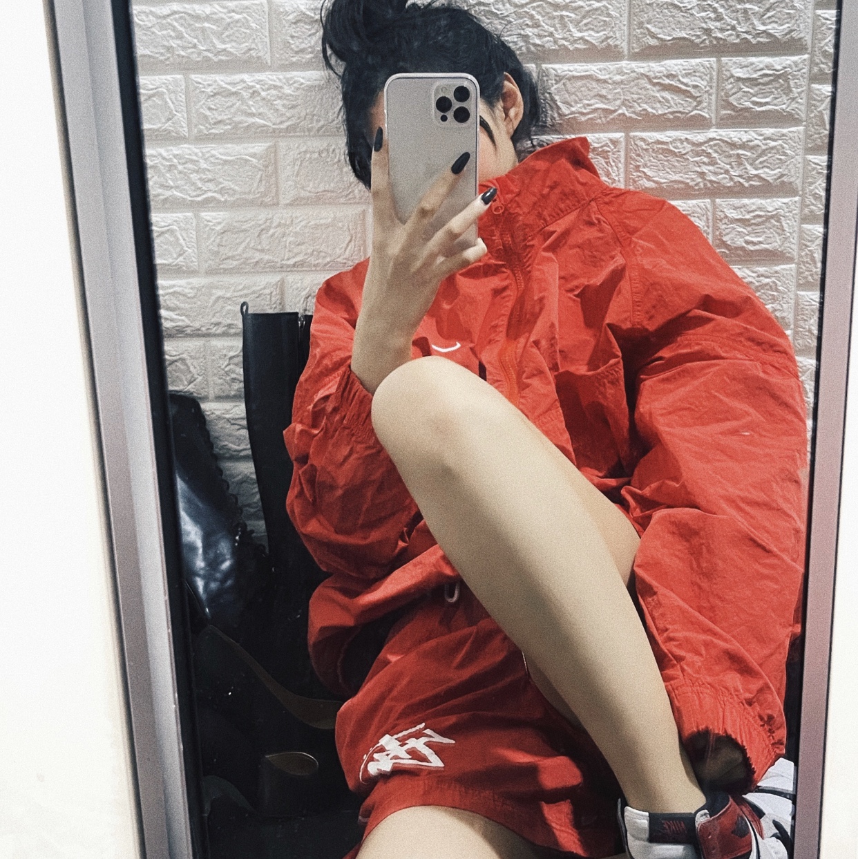 Nike x Stussy Windrunner Jacket Habanero Red, Nike x Stussy Water Shorts Habanero Red 착용 스타일