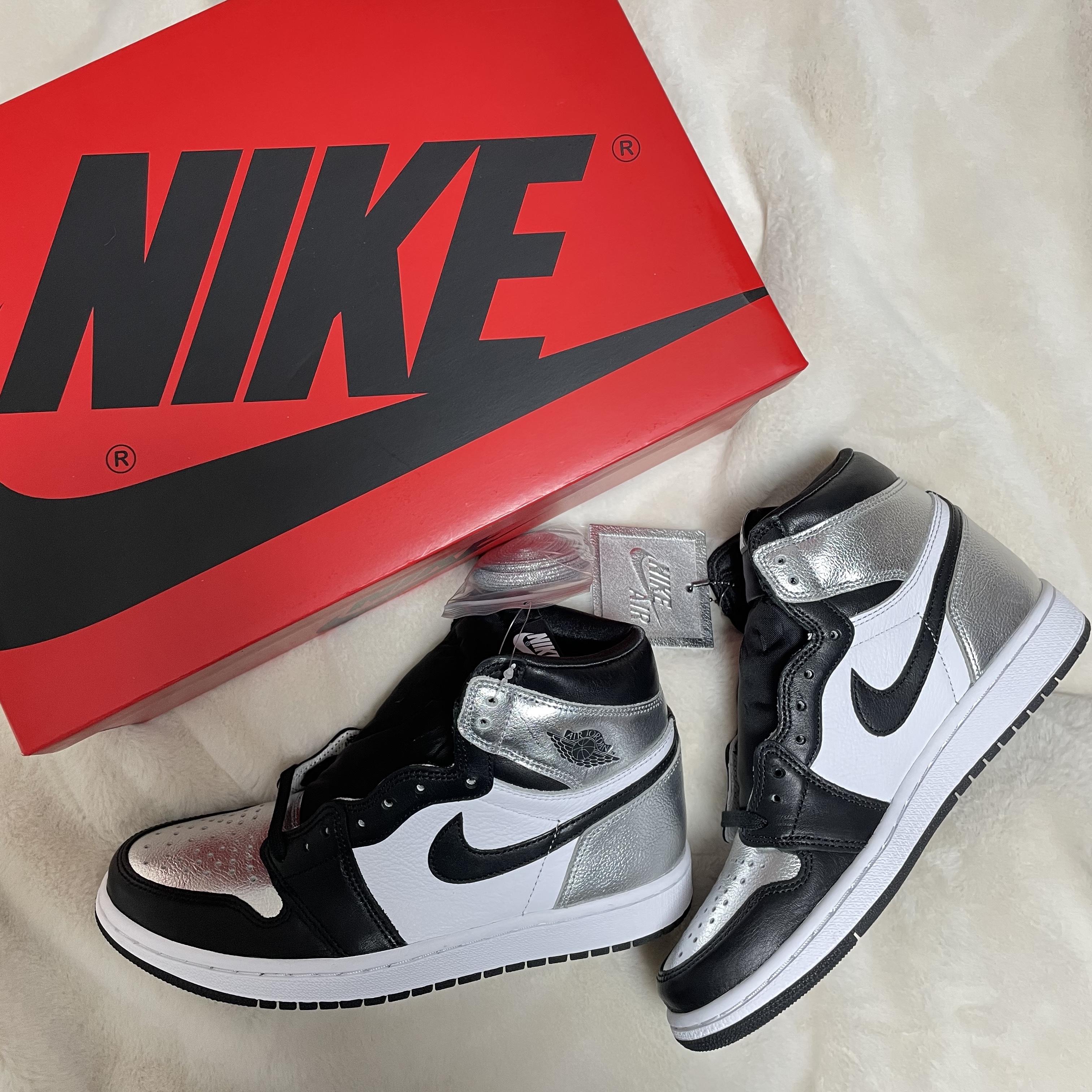 (W) Jordan 1 Retro High OG Silver Toe 착용 스타일