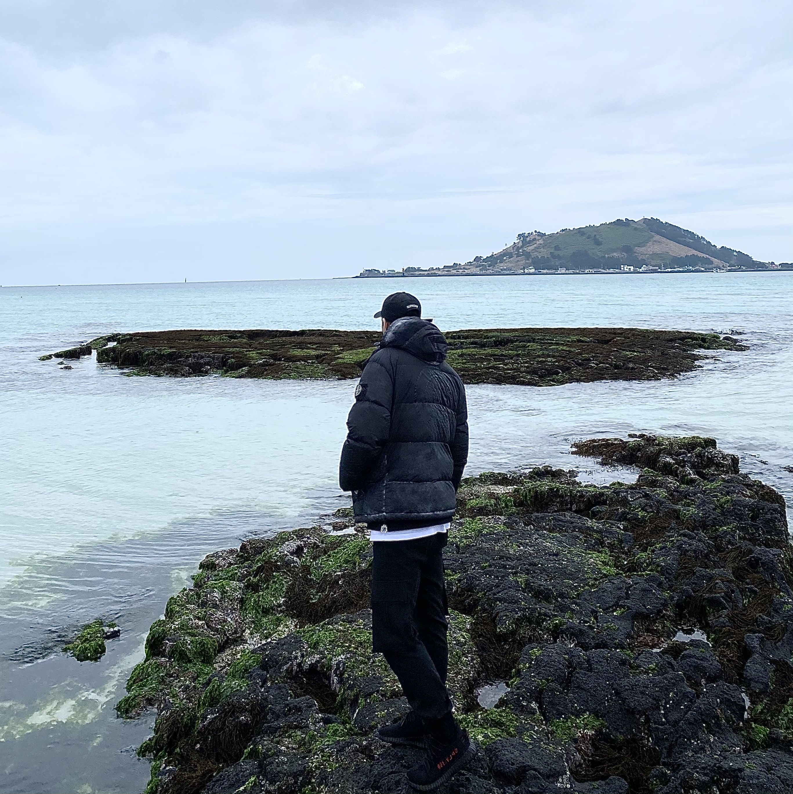 Supreme x Stone Island Painted Camo Nylon 6-Panel Black - 20FW, Supreme x Stone Island Painted Camo Crinkle Down Jacket Black - 20FW 착용 스타일