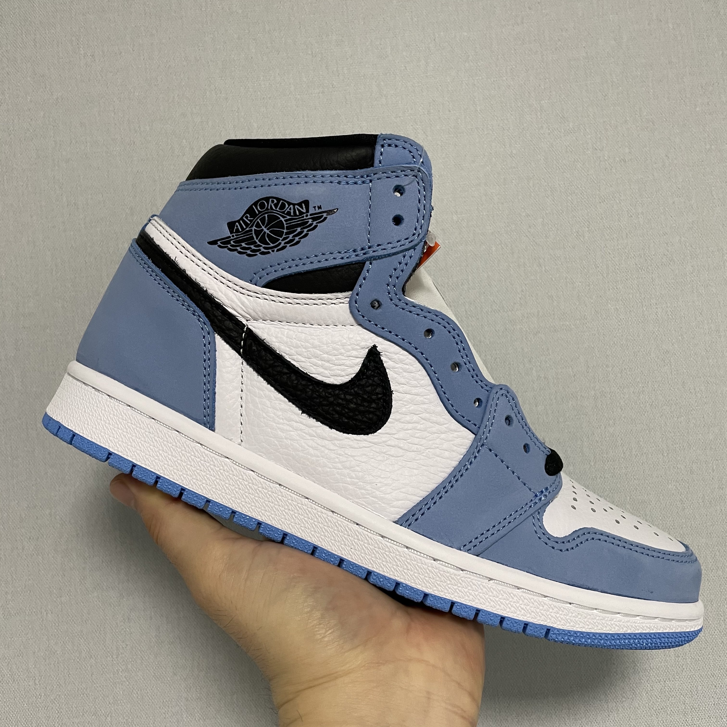 Jordan 1 Retro High OG University Blue 착용 스타일