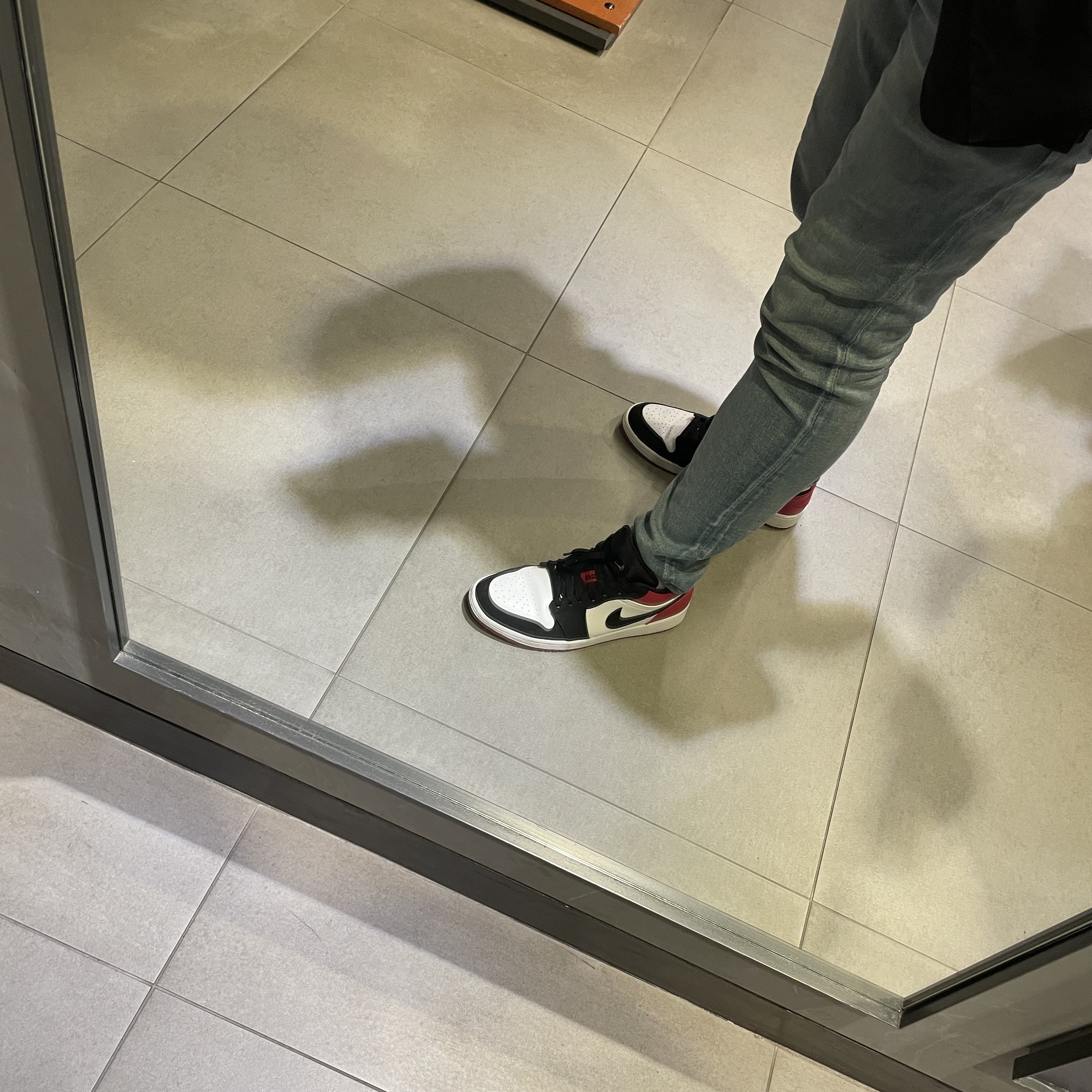 Jordan 1 Low Black Toe 착용 스타일