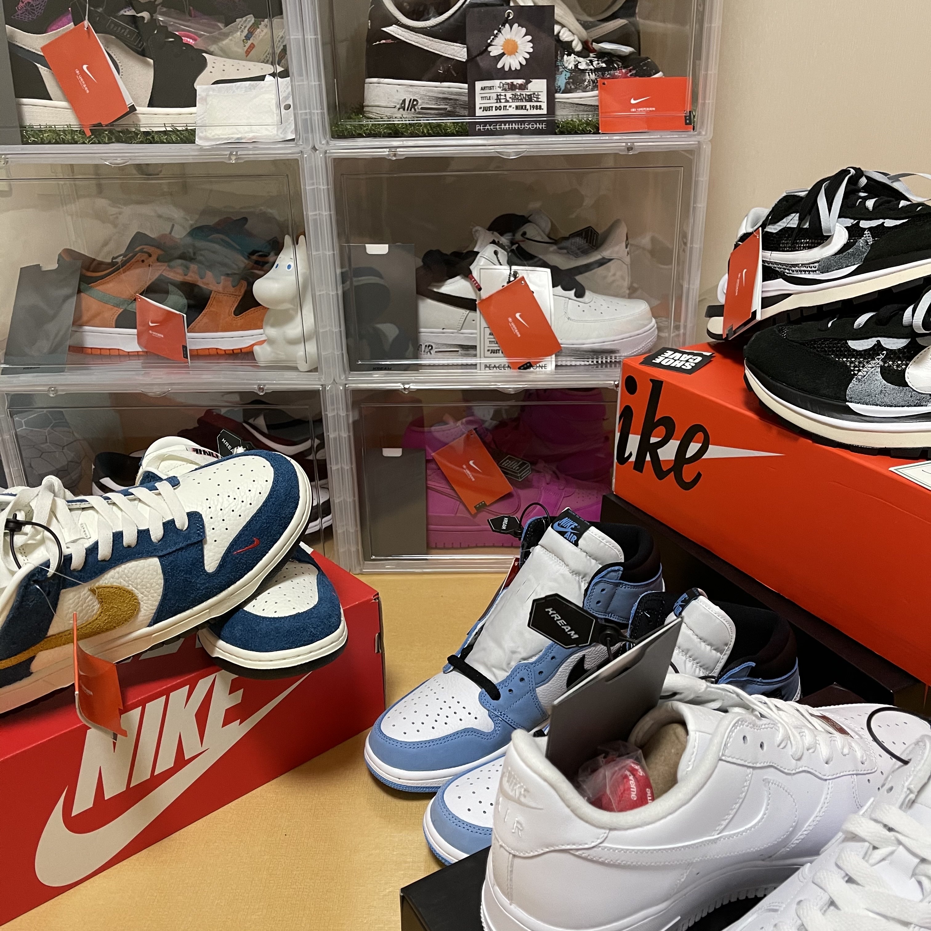Nike x Kasina Dunk Low 80's Bus, Nike x Sacai VaporWaffle Black White 착용 스타일