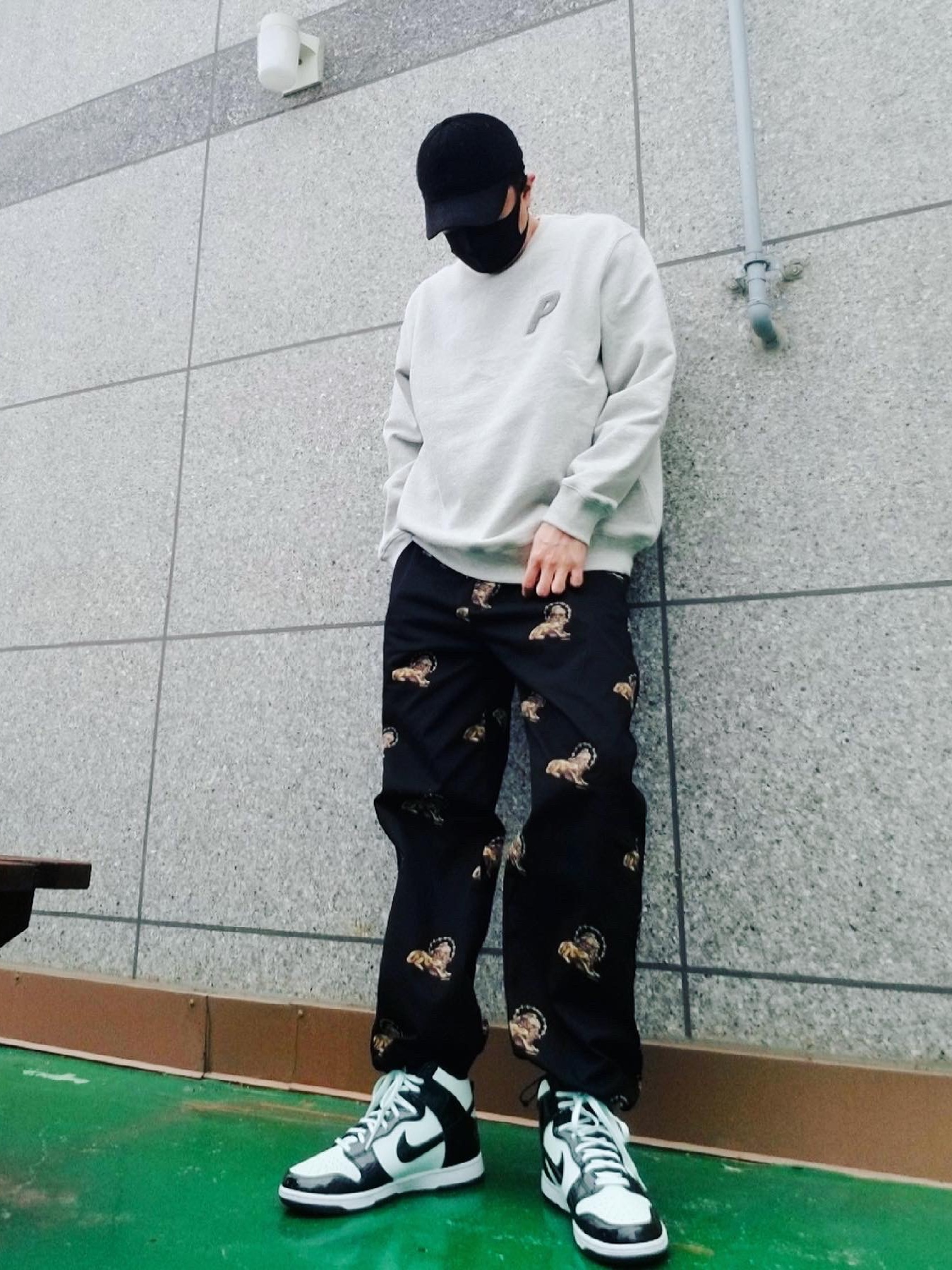 Palace P-3 Chenille Crew Grey Marl - 21SS, Nike Dunk High Barely Green 착용 스타일 - 2