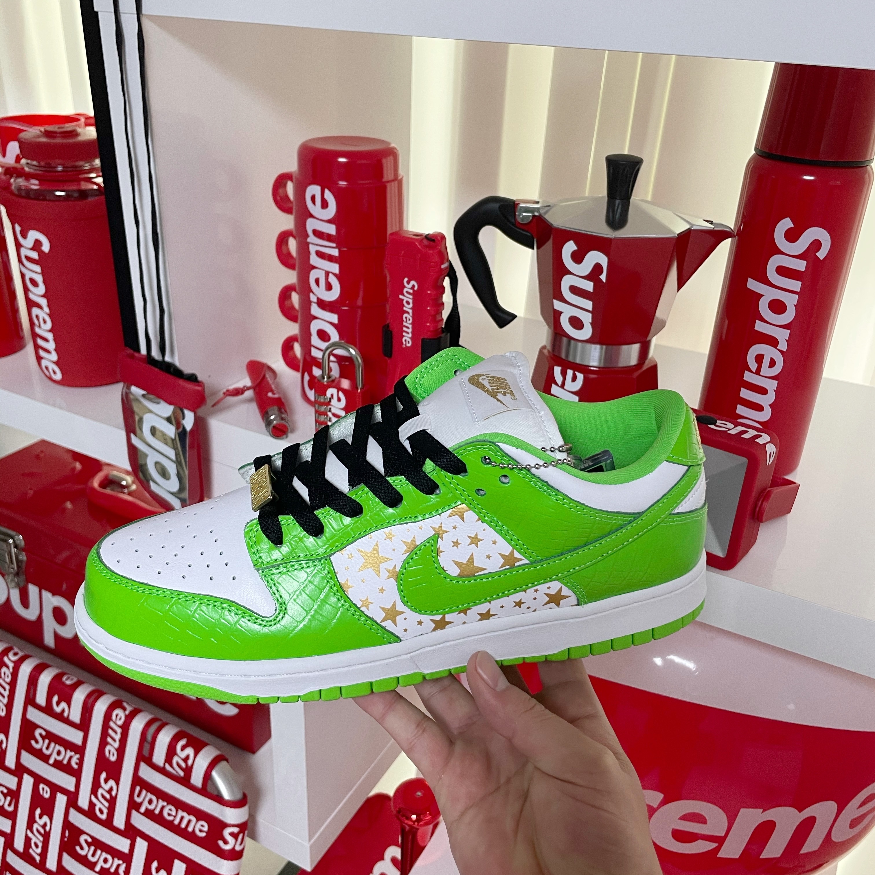 Nike x Supreme SB Dunk Low Mean Green 착용 스타일