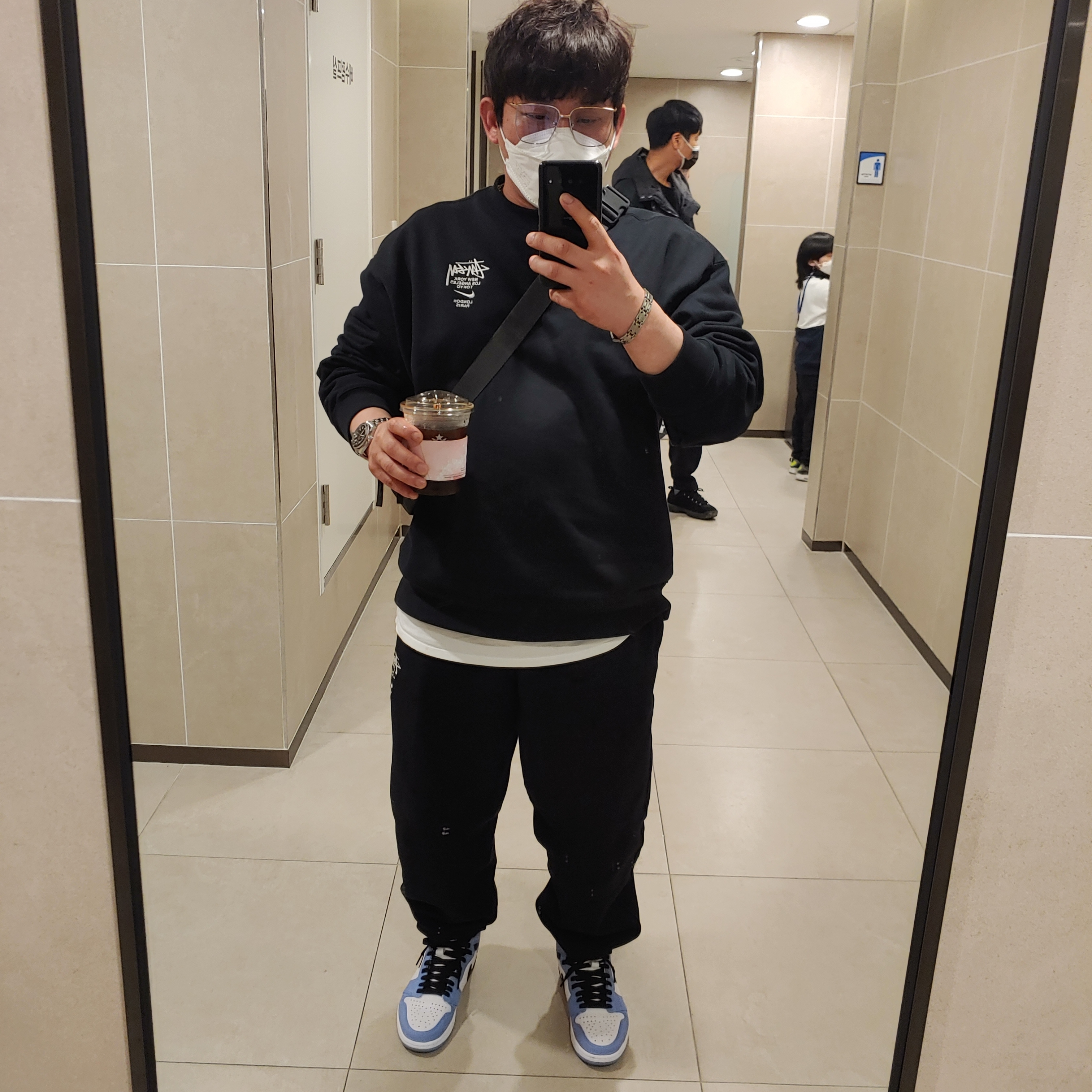 Jordan 1 Retro High OG University Blue, Nike x Stussy NRG ZR Fleece Crewneck Black - US/EU 착용 스타일